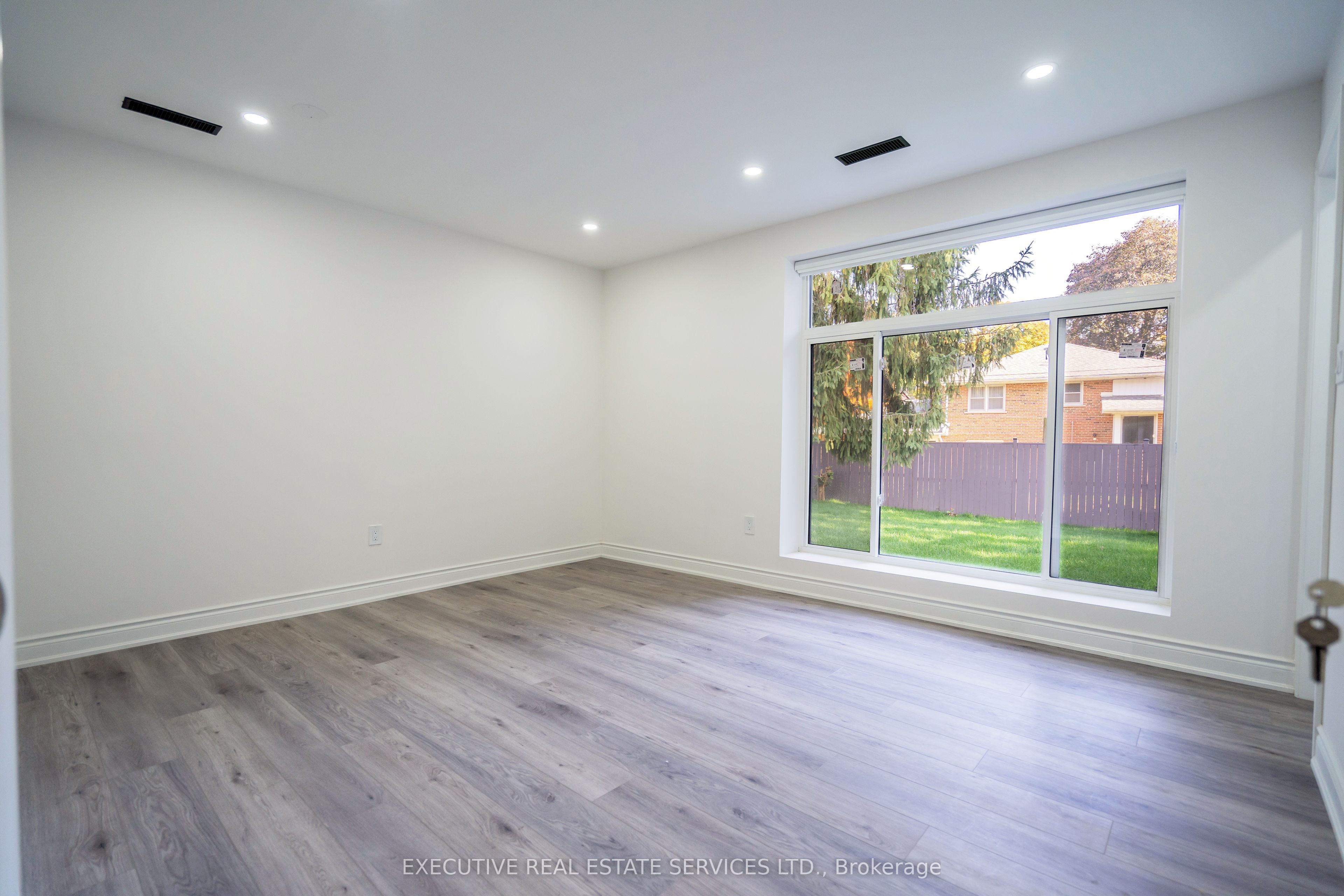 646 Sequin Crescent Property Photo 21