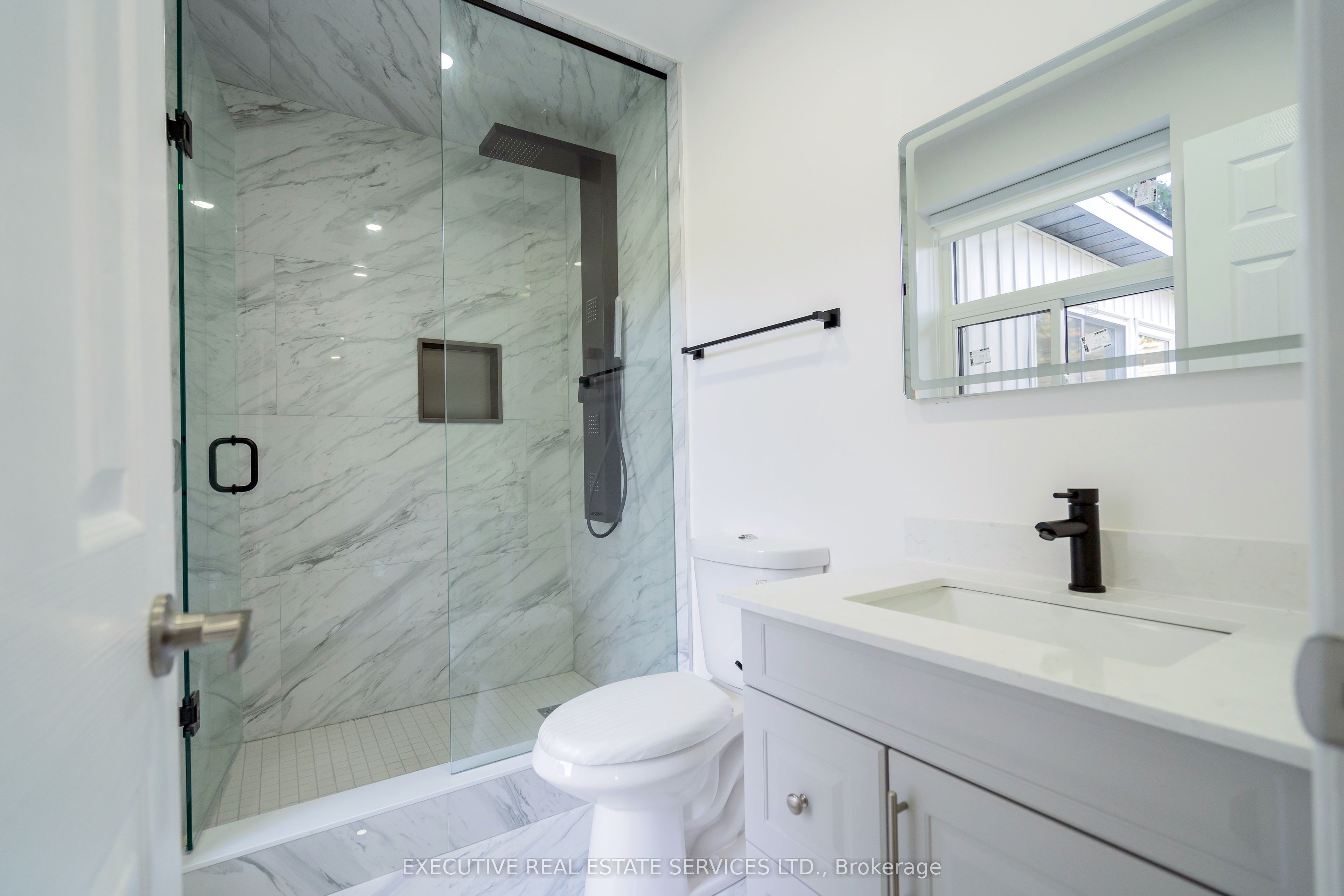 646 Sequin Crescent Property Photo 23