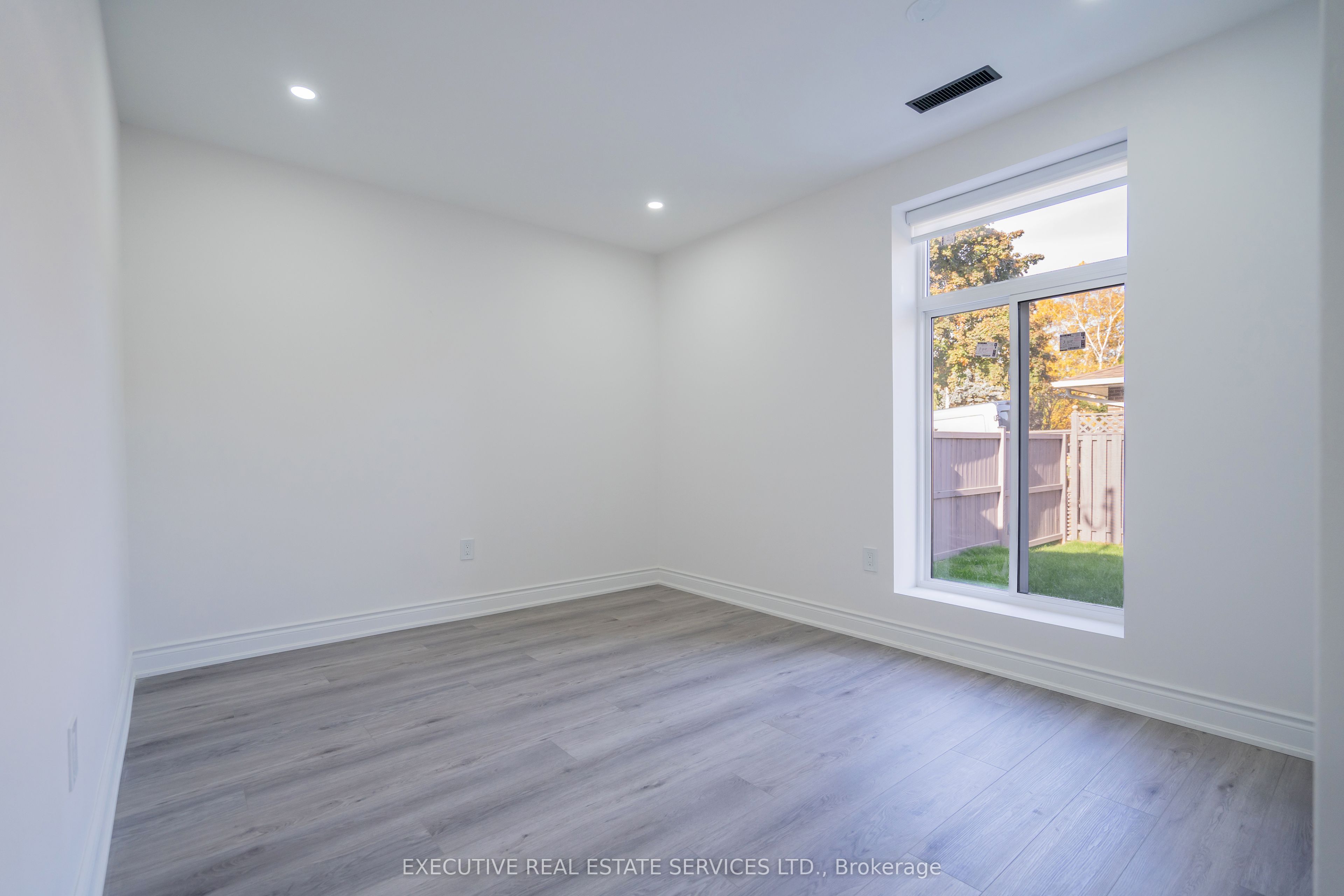 646 Sequin Crescent Property Photo 24
