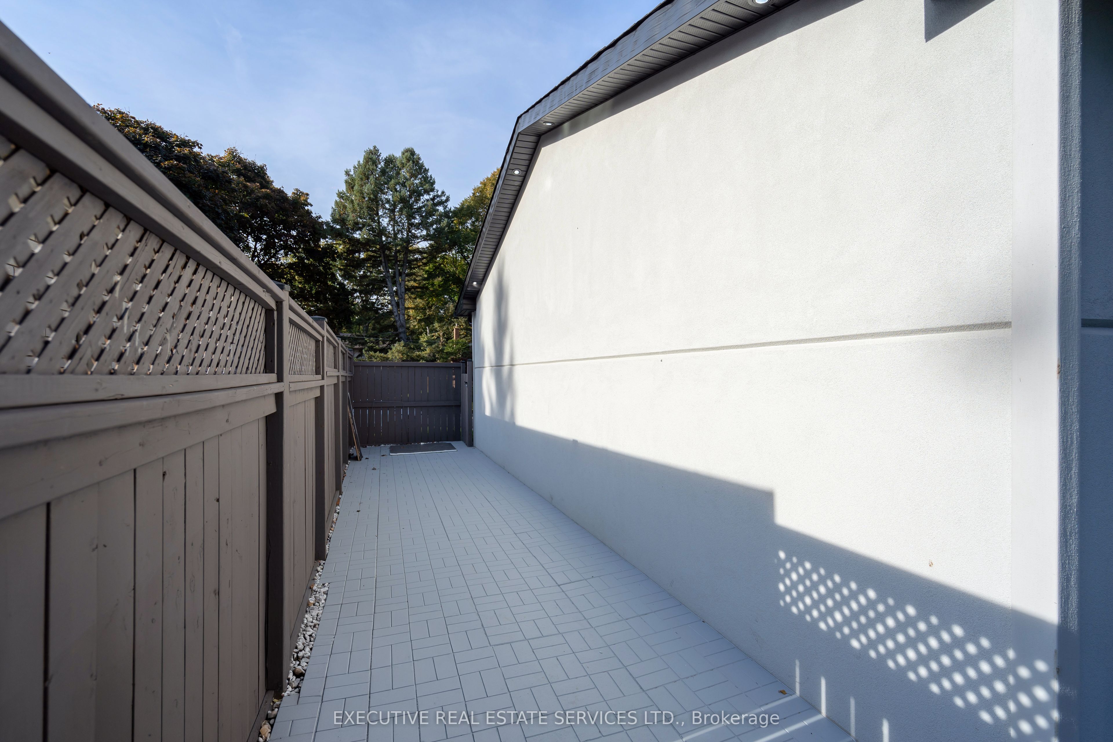 646 Sequin Crescent Property Photo 35