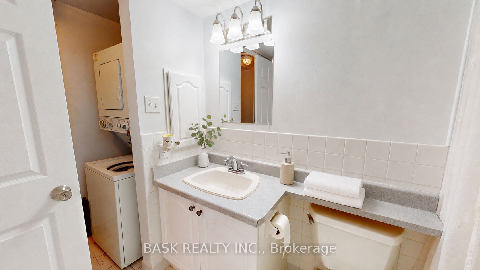 12 Laurelcrest Street 907 Property Photo 5