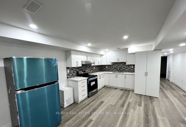 20 Quinton Ridge Basement Unit Property Photo 1