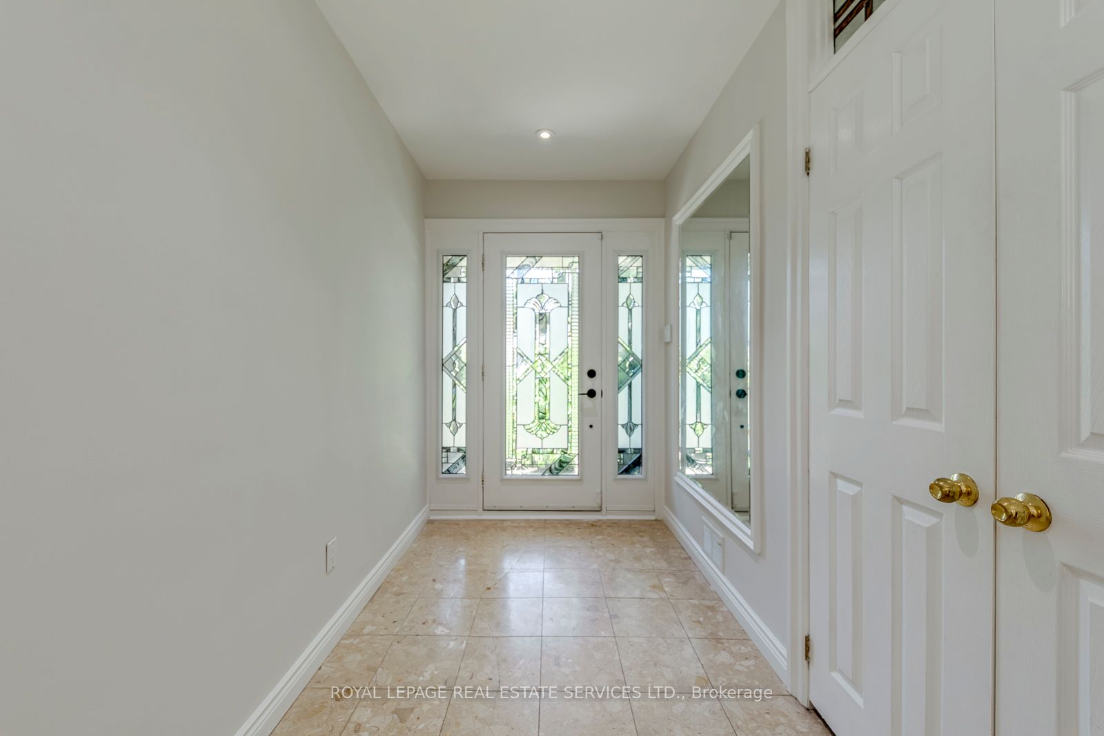 1602 Lincolnshire Boulevard Property Photo 6