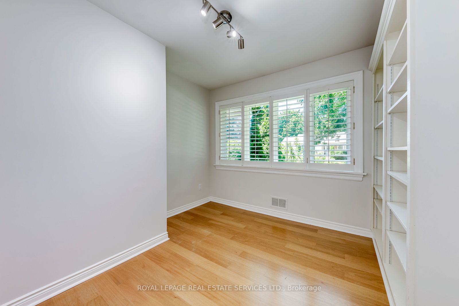 1602 Lincolnshire Boulevard Property Photo 17