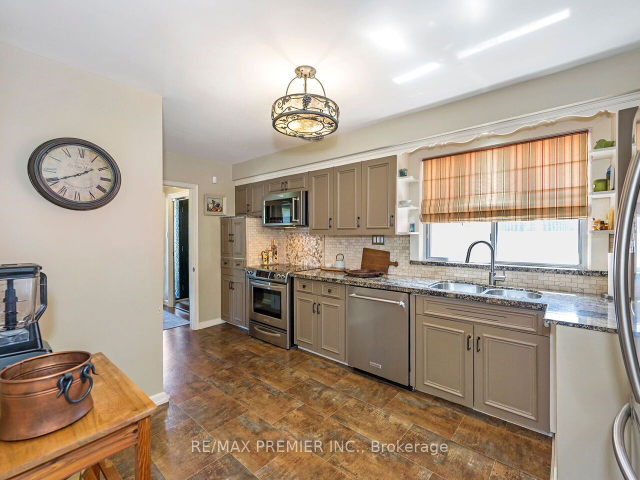 2894 Weston Road Property Photo 9