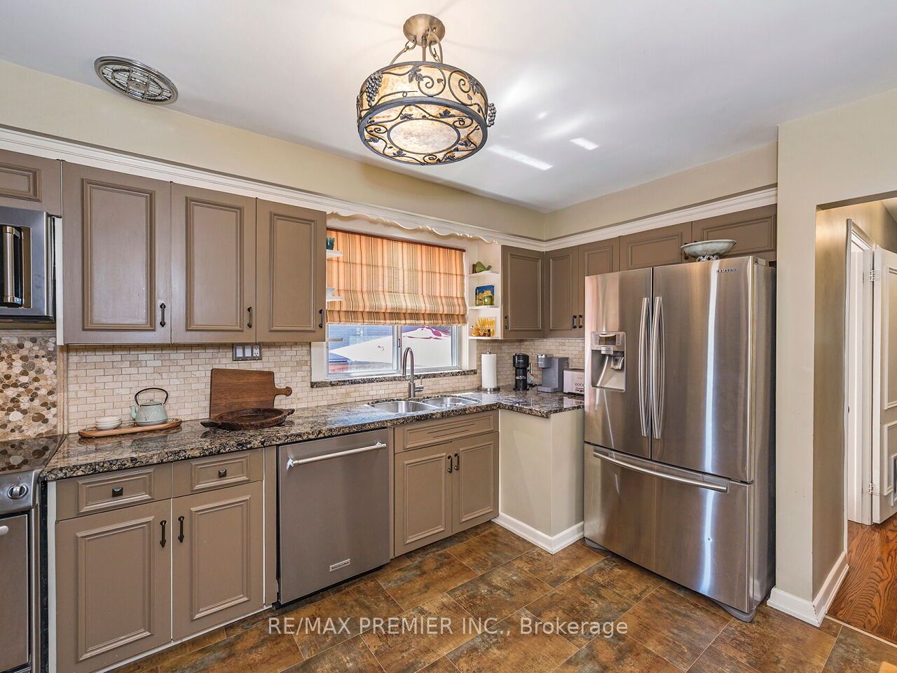 2894 Weston Road Property Photo 12