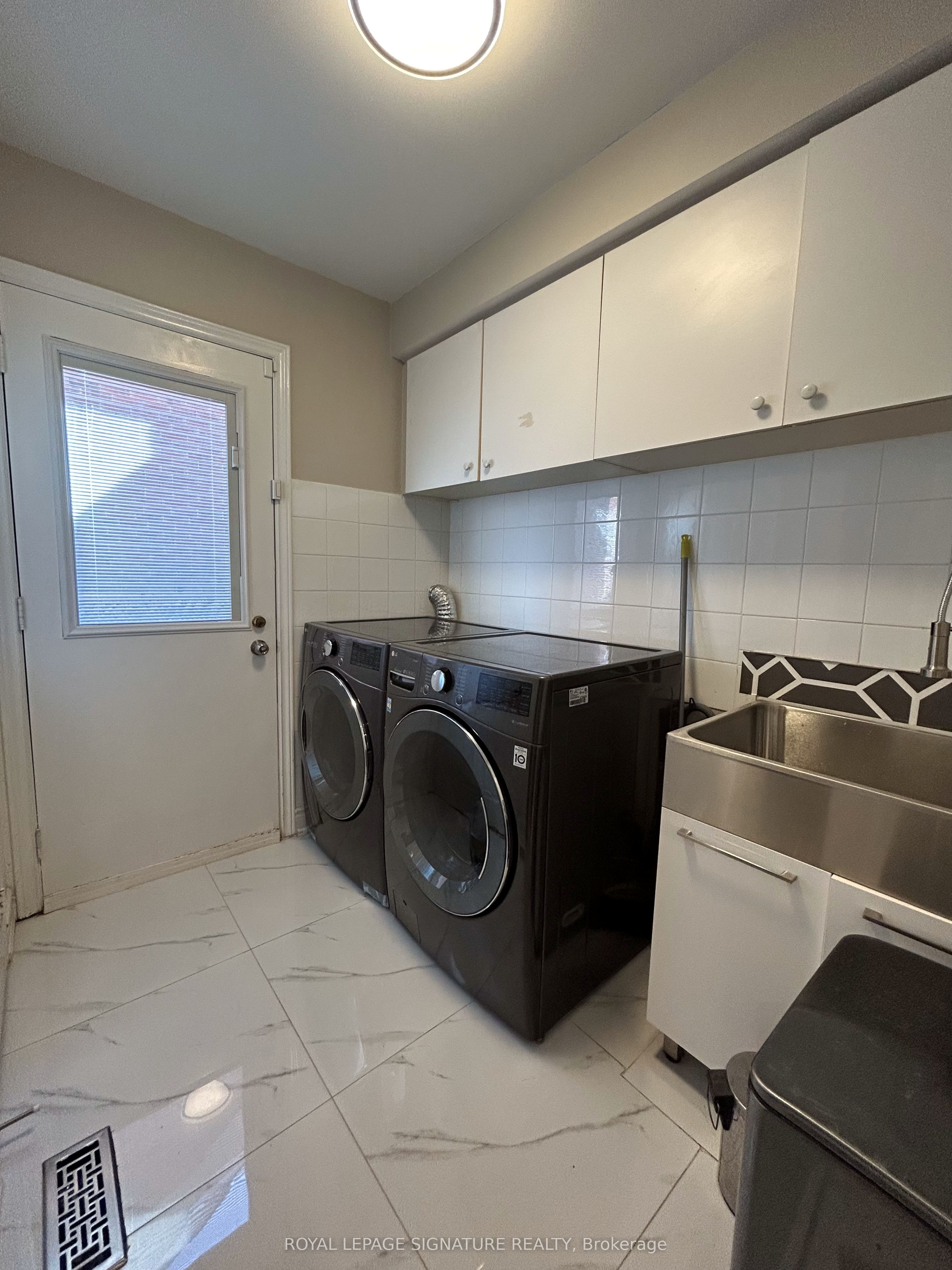 2951 Kingsway Drive Upper Property Photo 22