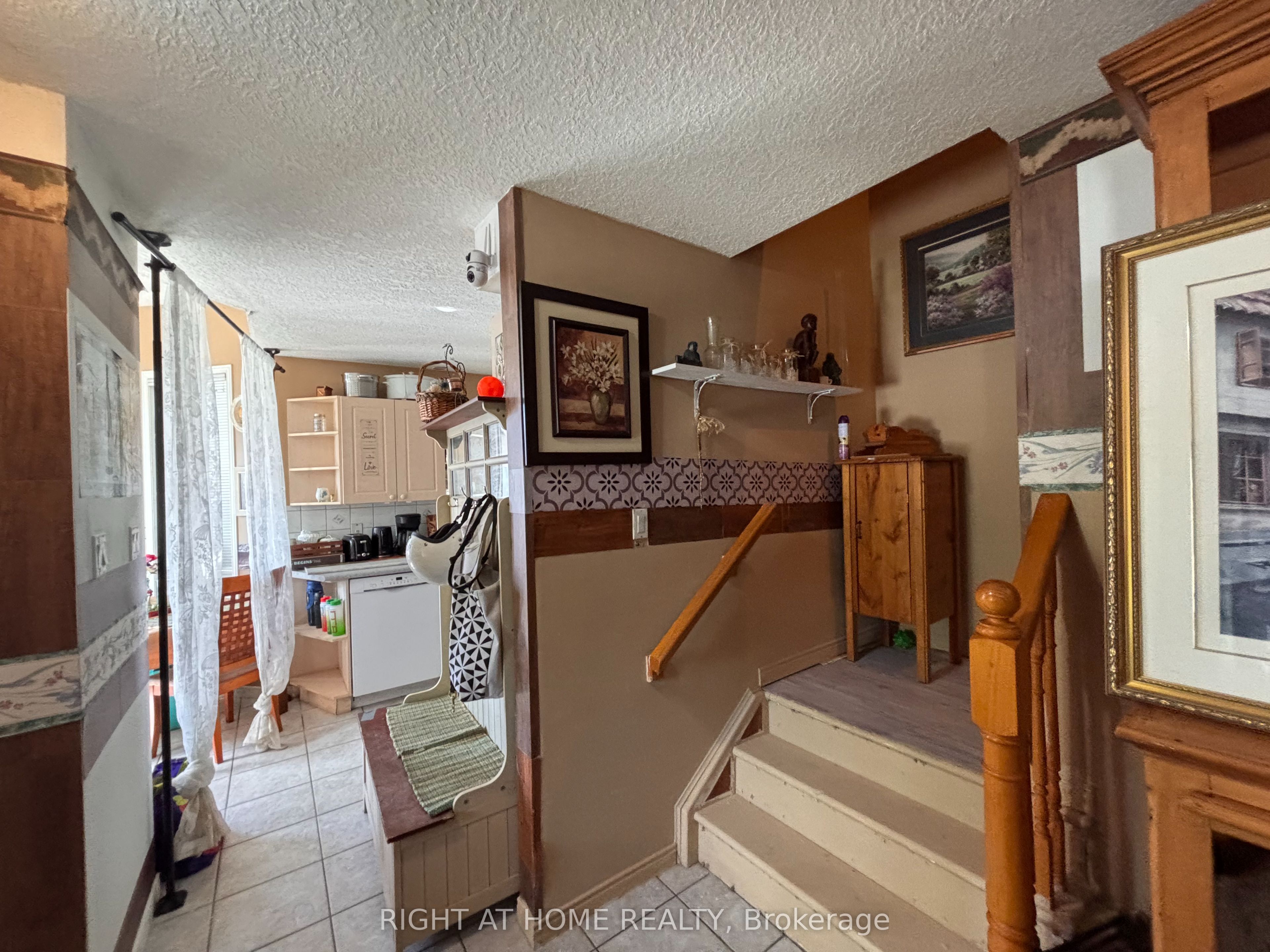 1 Montgomery Boulevard Property Photo 10