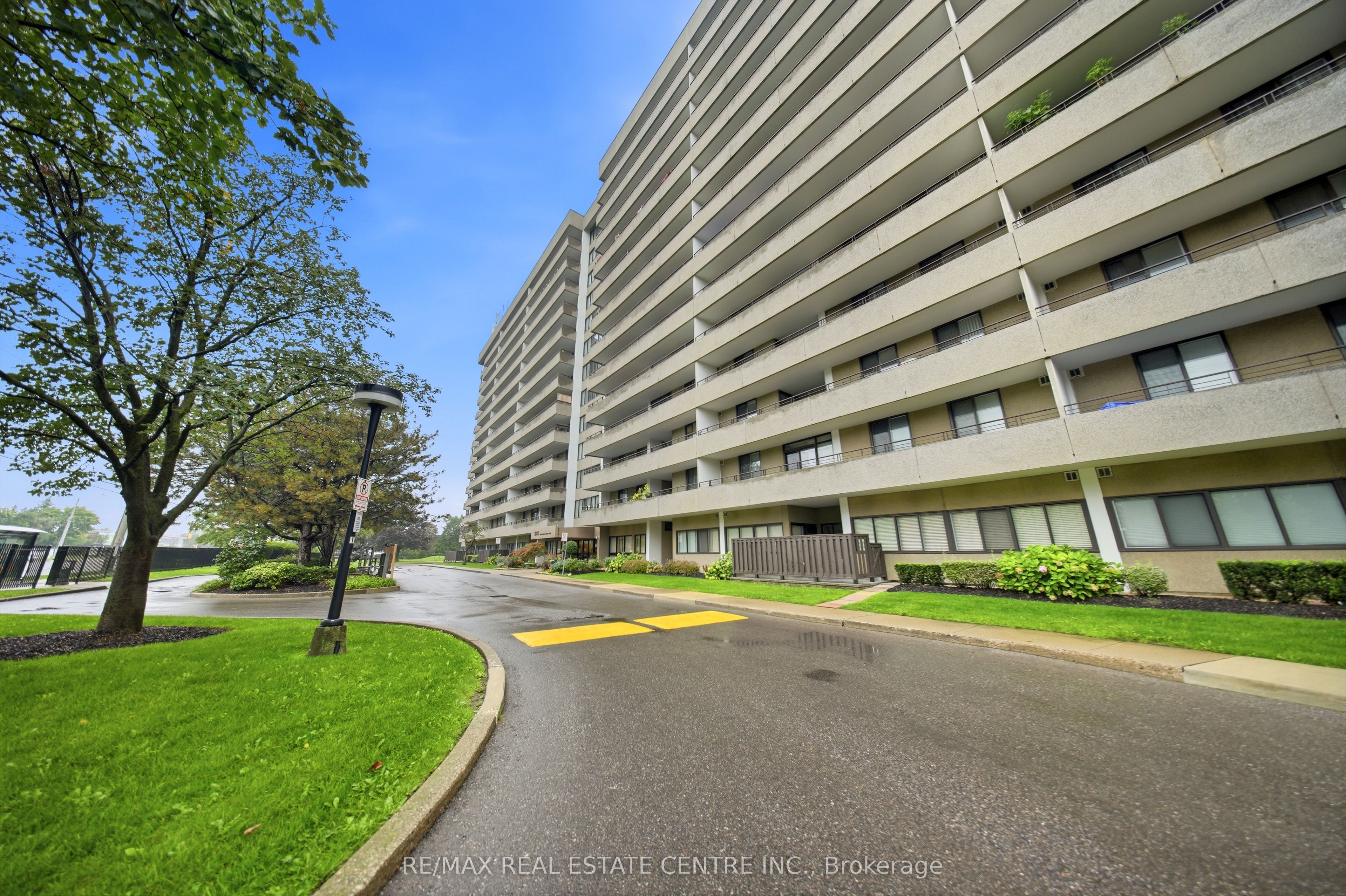 1300 Mississauga Valley Boulevard 511 Property Photo 1