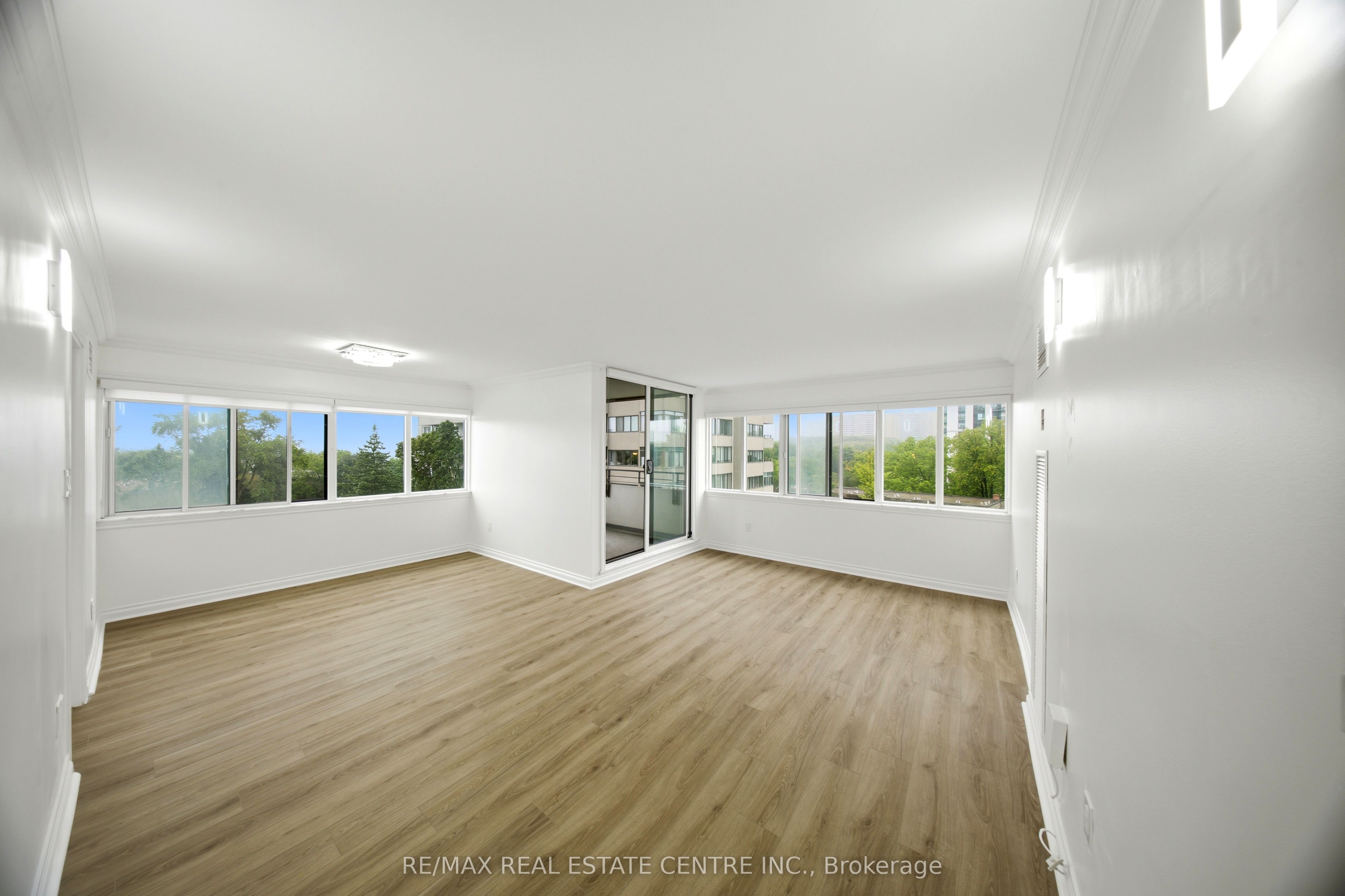 1300 Mississauga Valley Boulevard 511 Property Photo 6