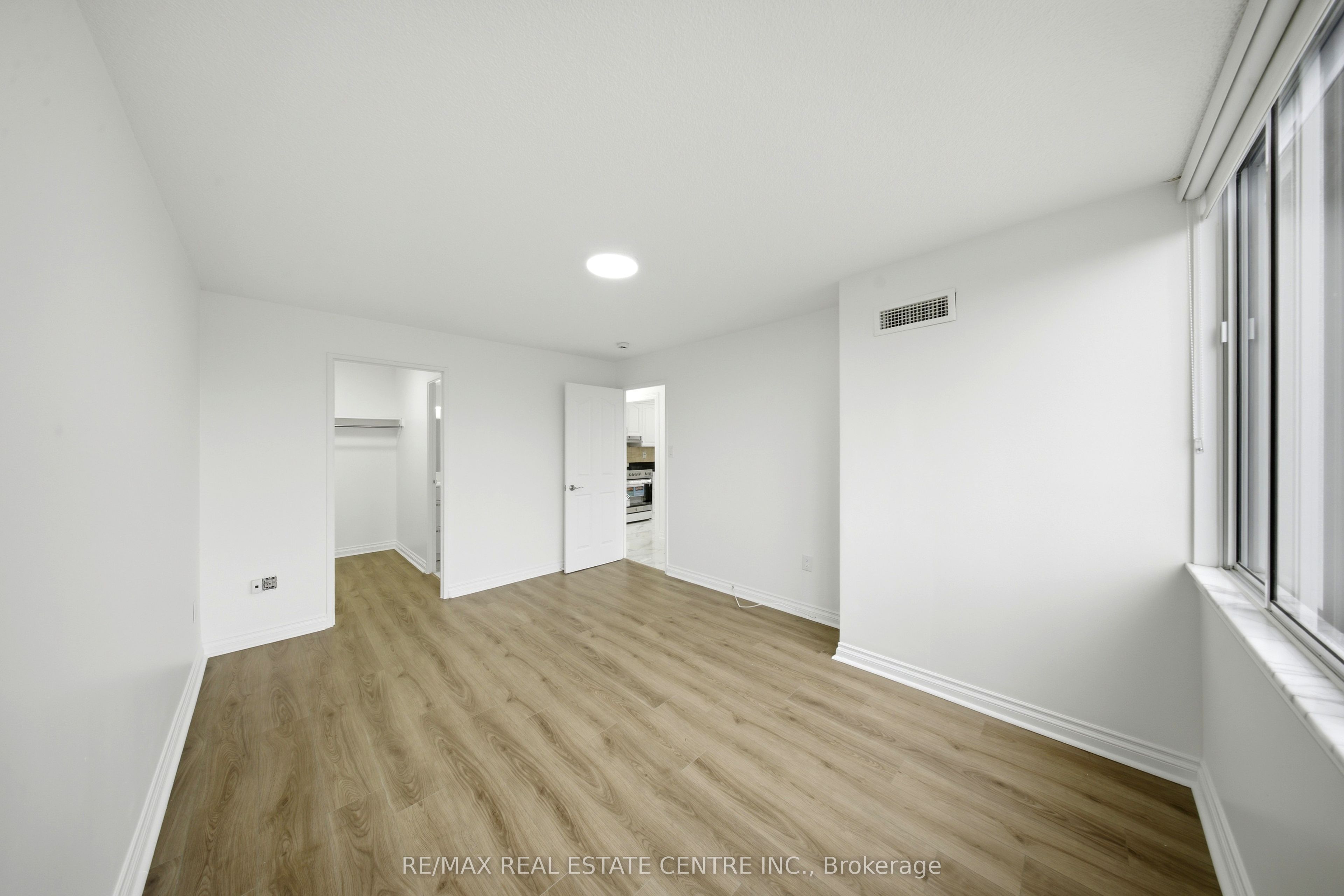 1300 Mississauga Valley Boulevard 511 Property Photo 13