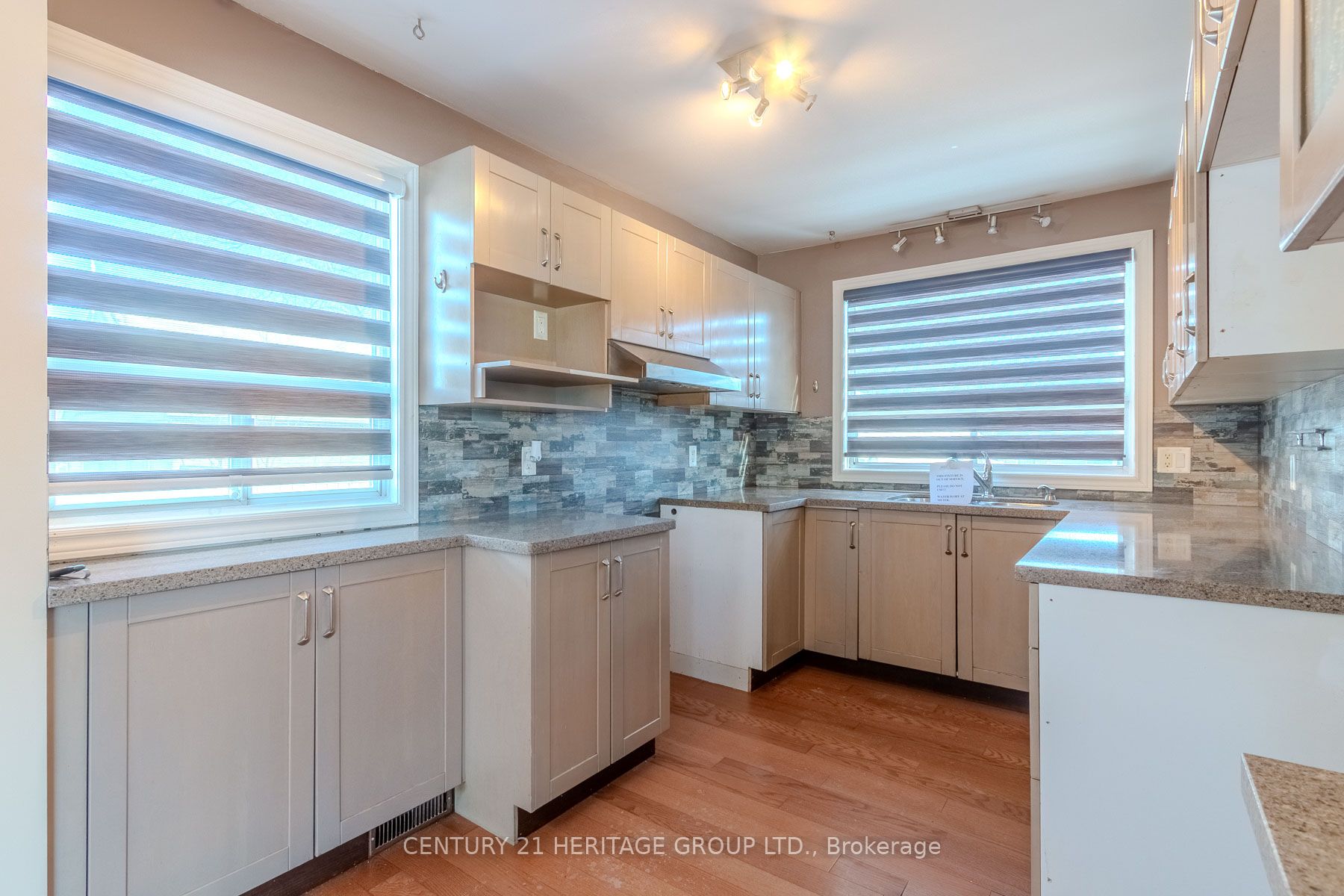 2232 Queensway Drive Property Photo 4