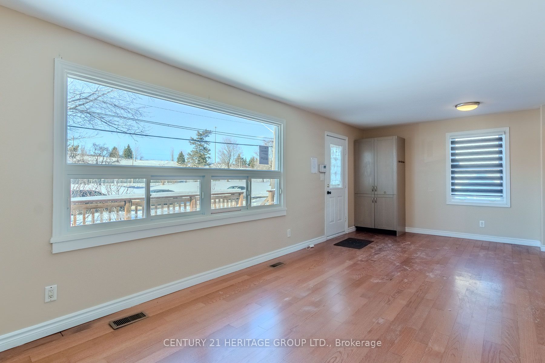 2232 Queensway Drive Property Photo 5