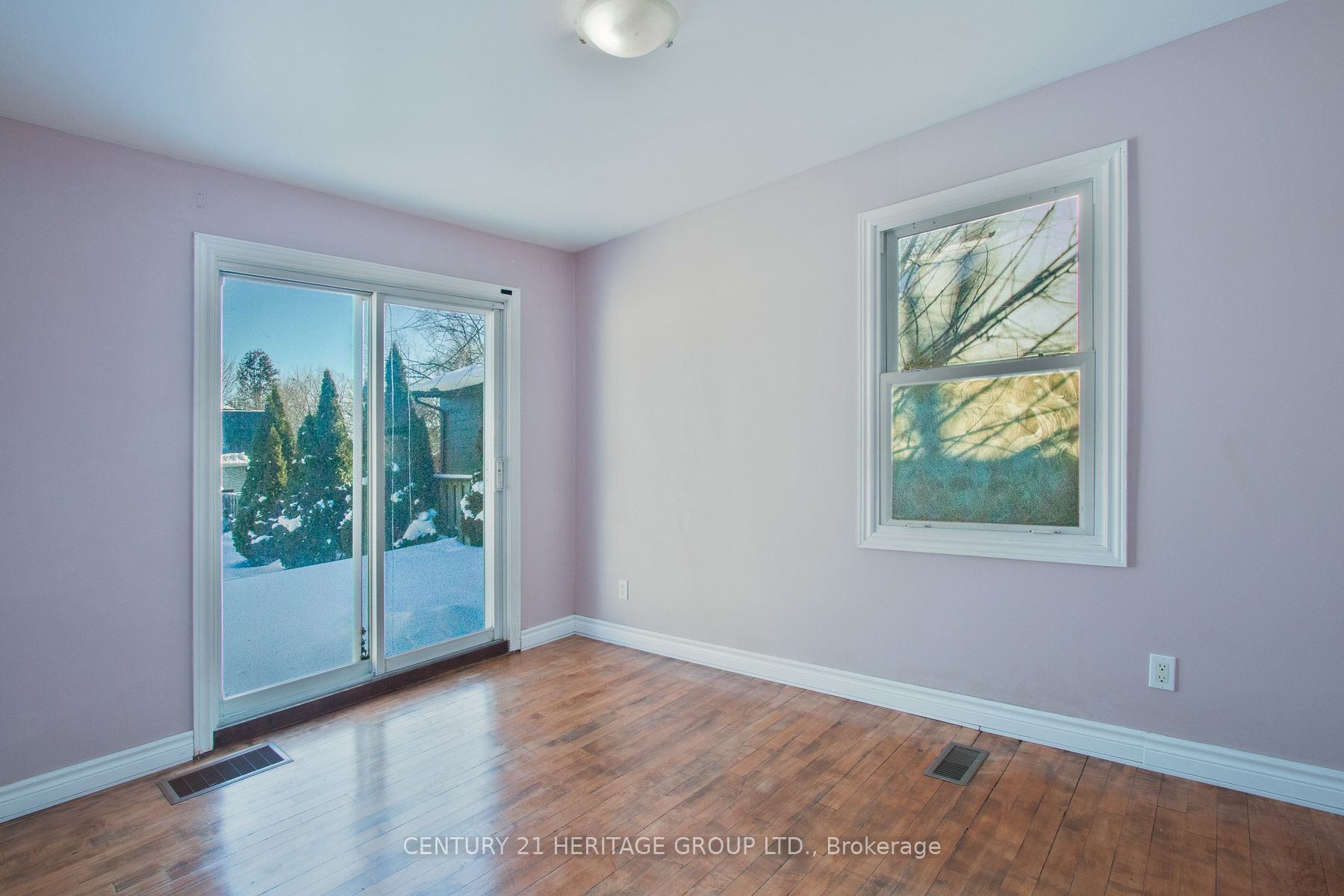 2232 Queensway Drive Property Photo 7