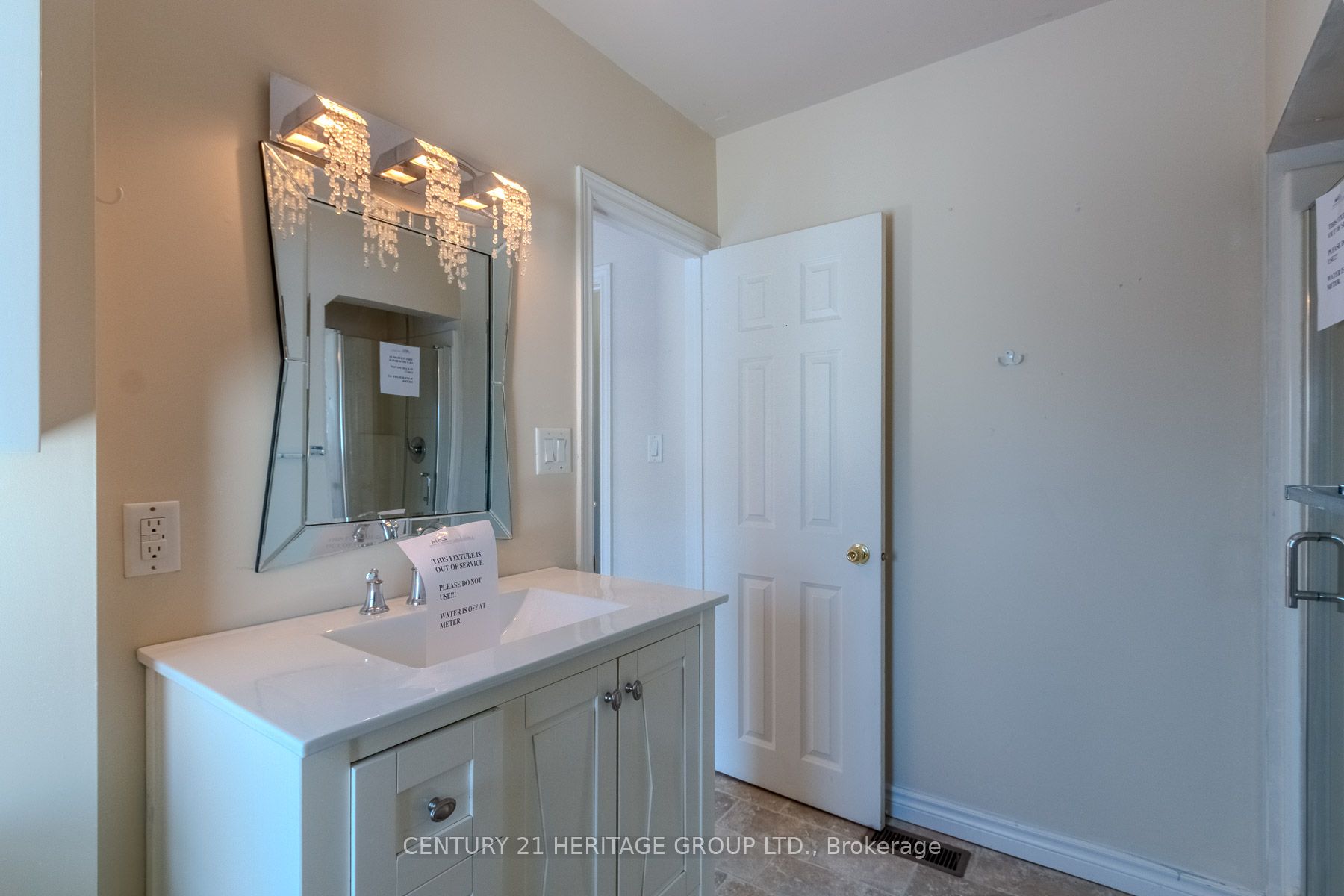 2232 Queensway Drive Property Photo 12