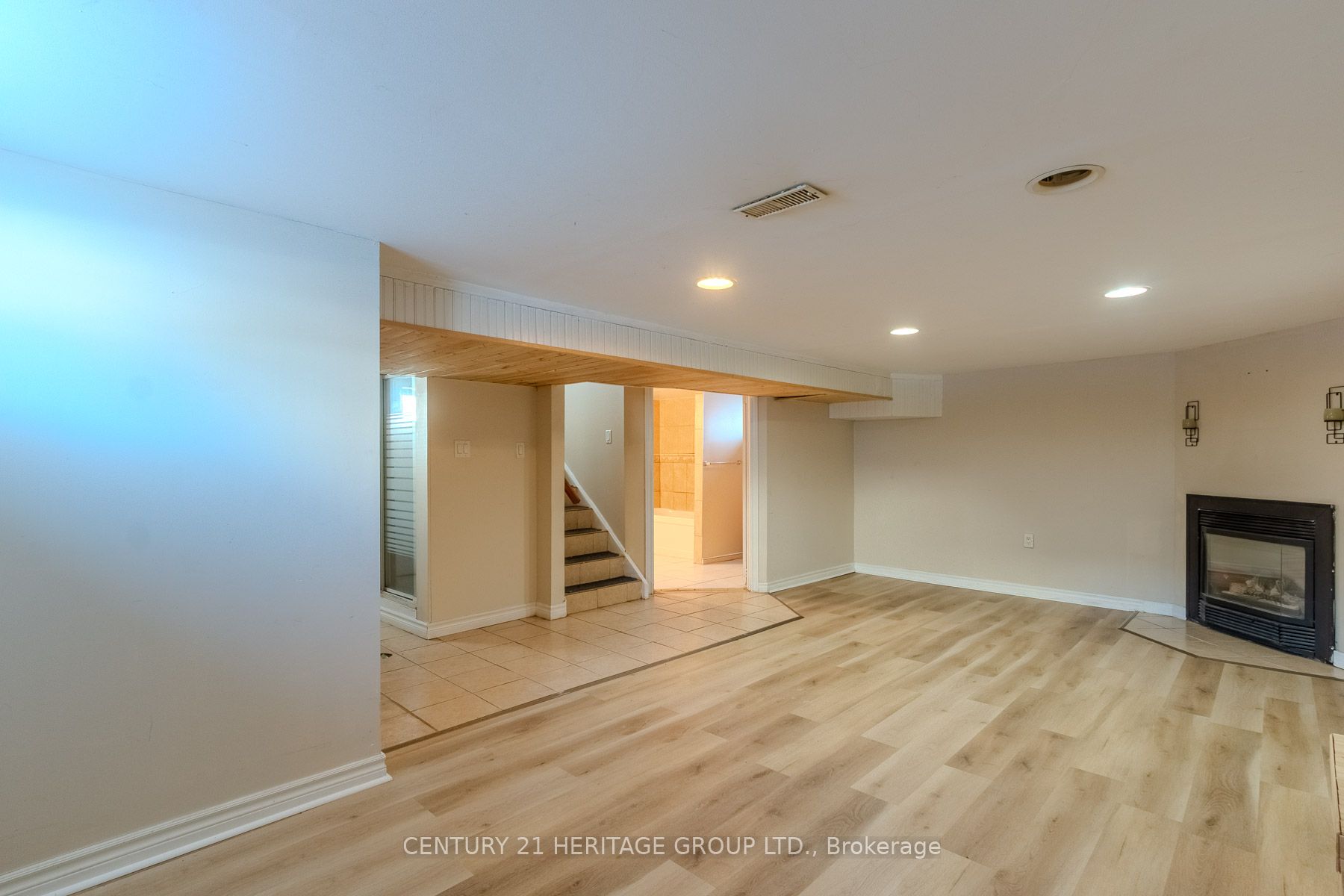 2232 Queensway Drive Property Photo 13