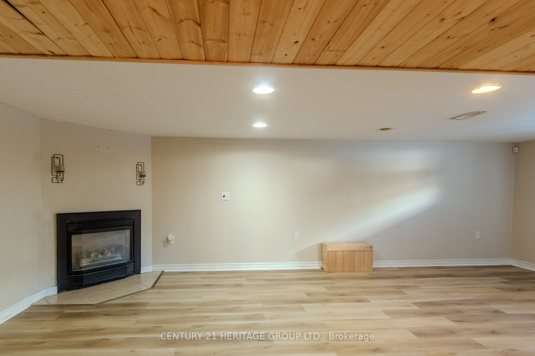 2232 Queensway Drive Property Photo 14