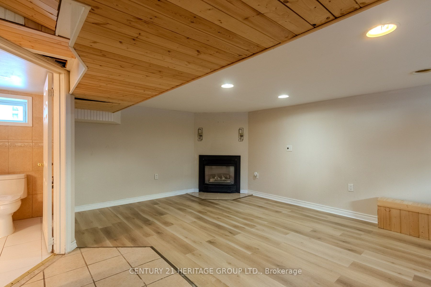 2232 Queensway Drive Property Photo 16
