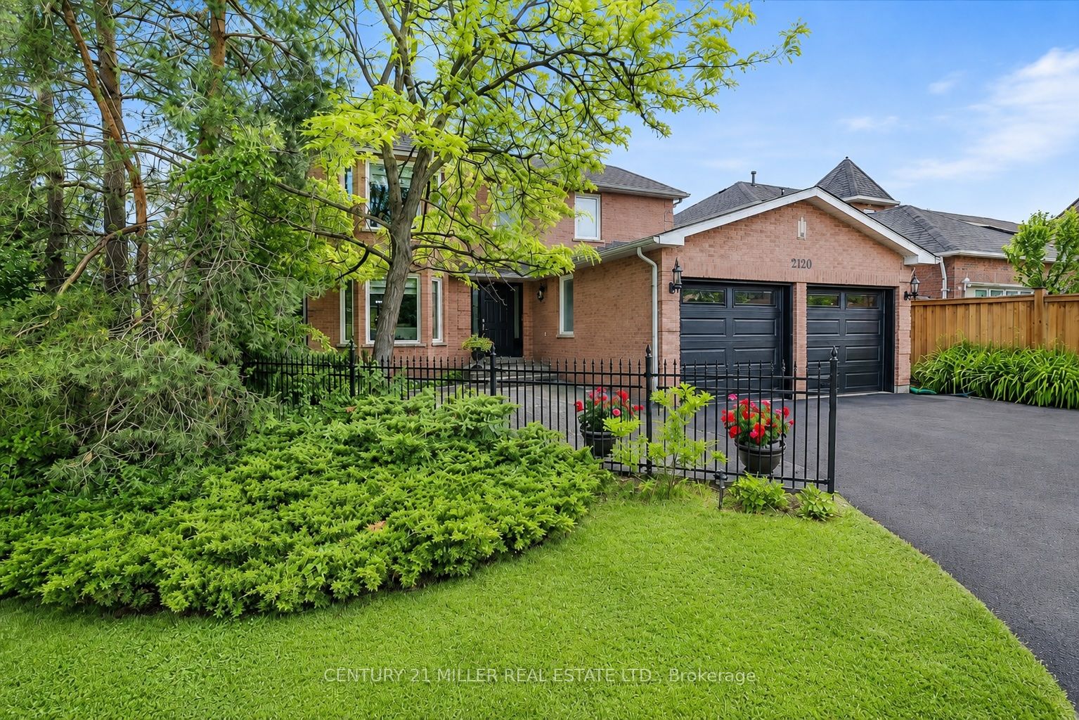 2120 Sixth Line Property Photo 1