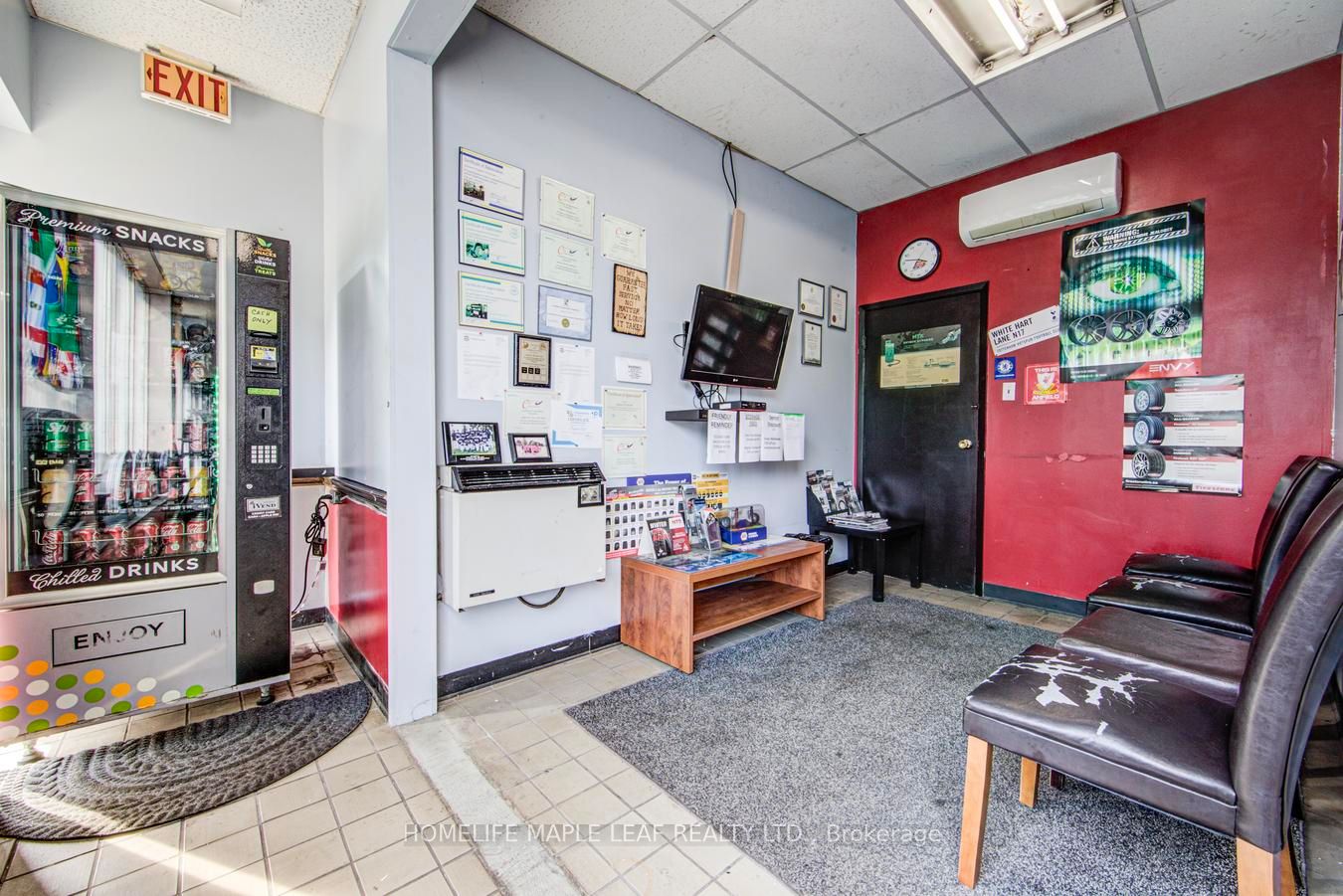 777 Dundas Street W Property Photo 11