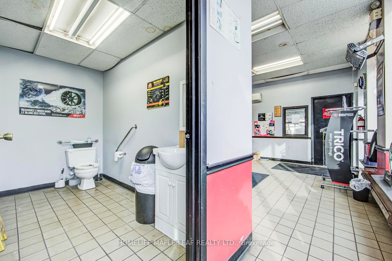 777 Dundas Street W Property Photo 13