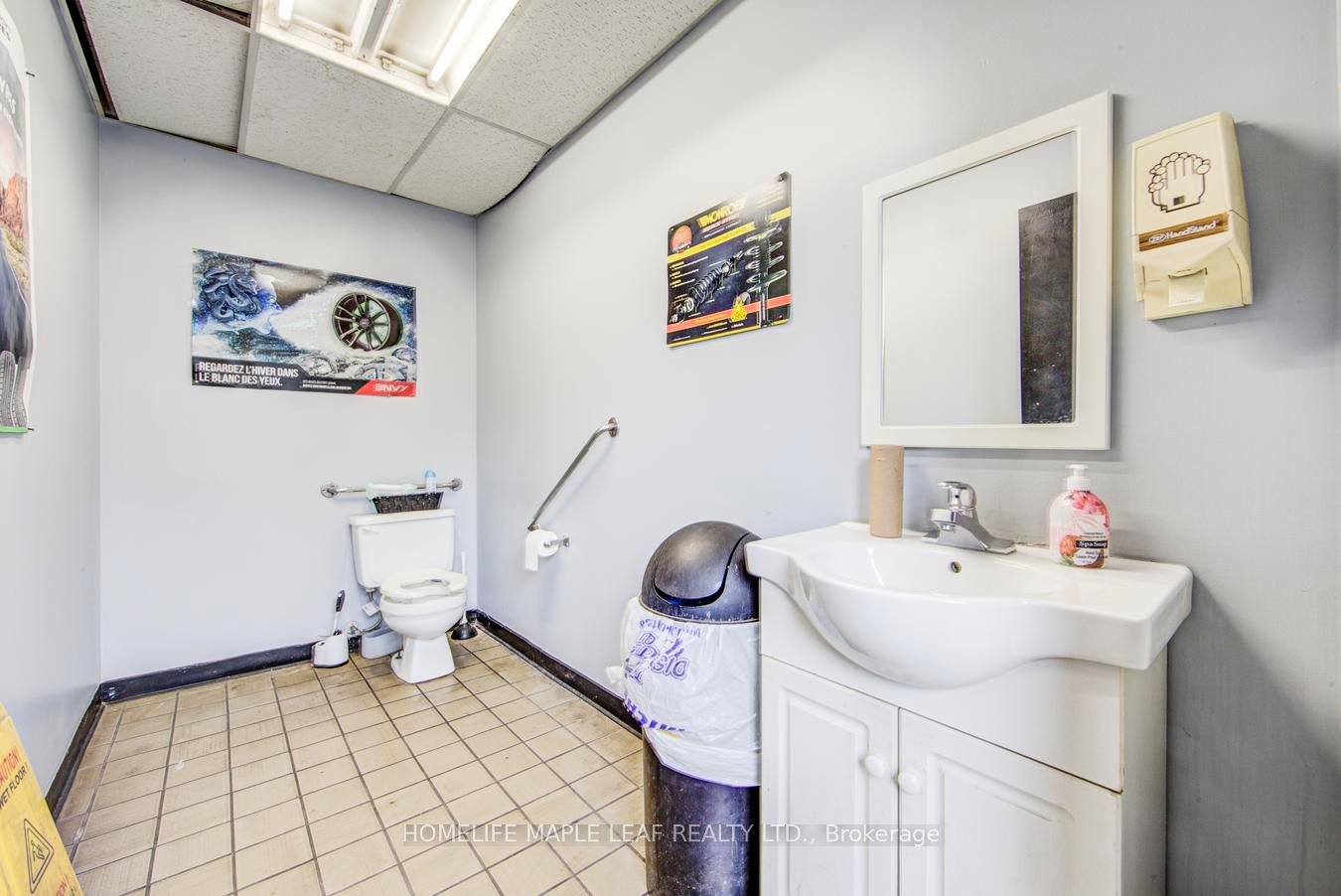 777 Dundas Street W Property Photo 14