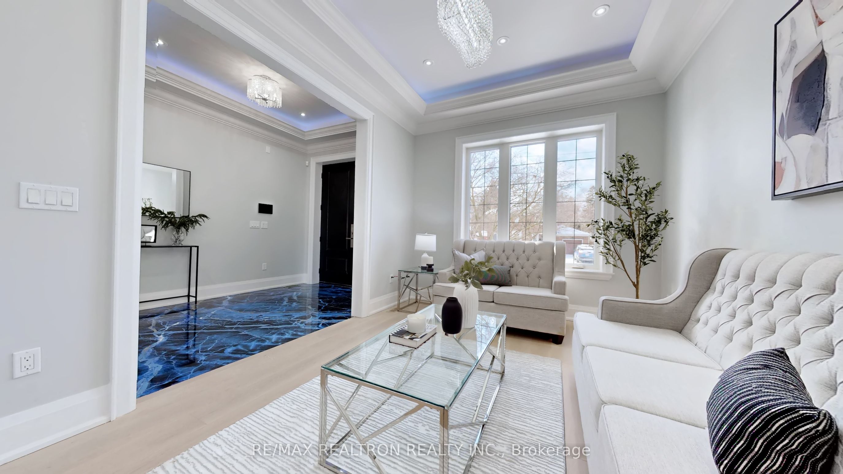 9 Roxaline Street Property Photo 4