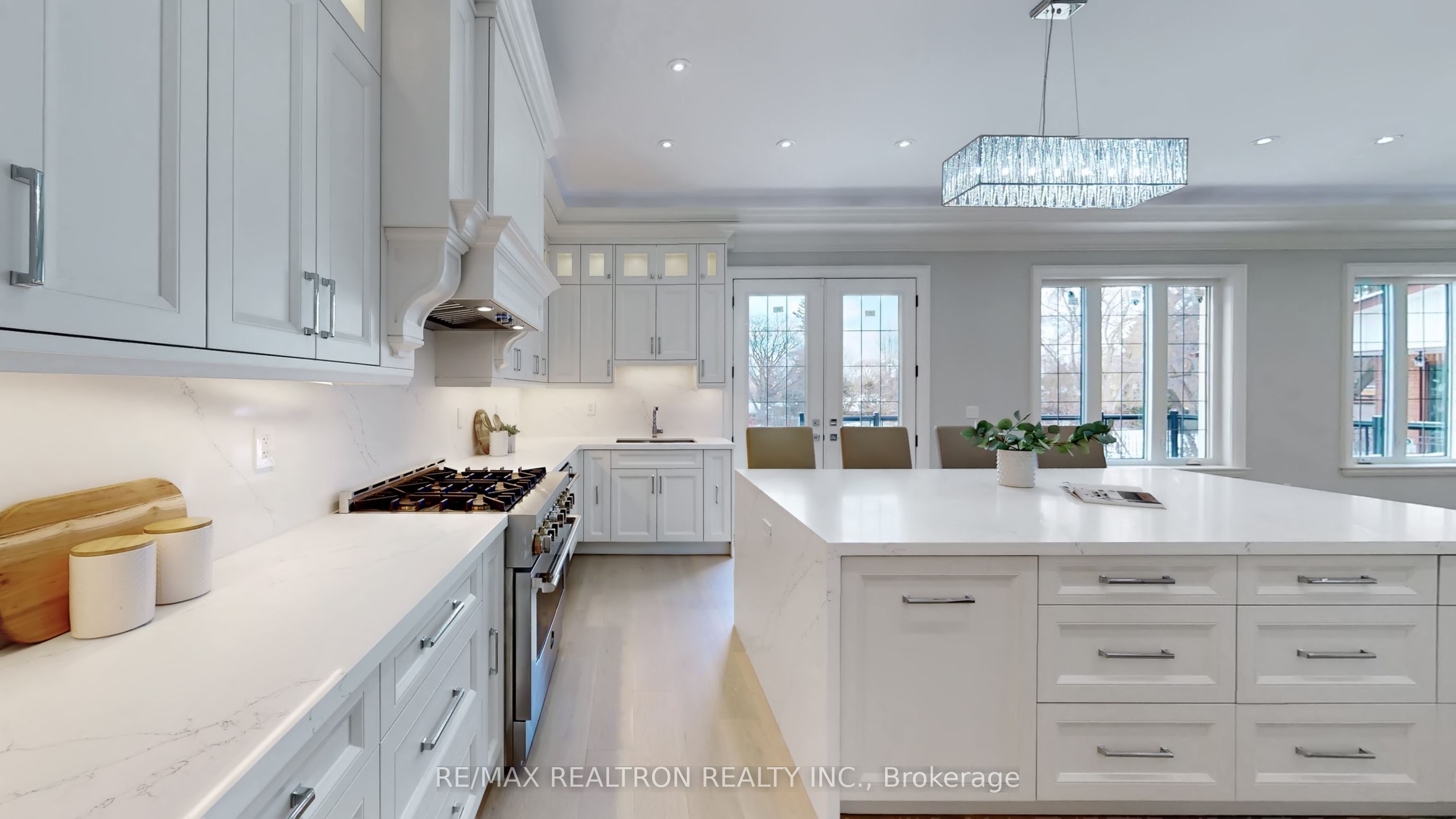 9 Roxaline Street Property Photo 17
