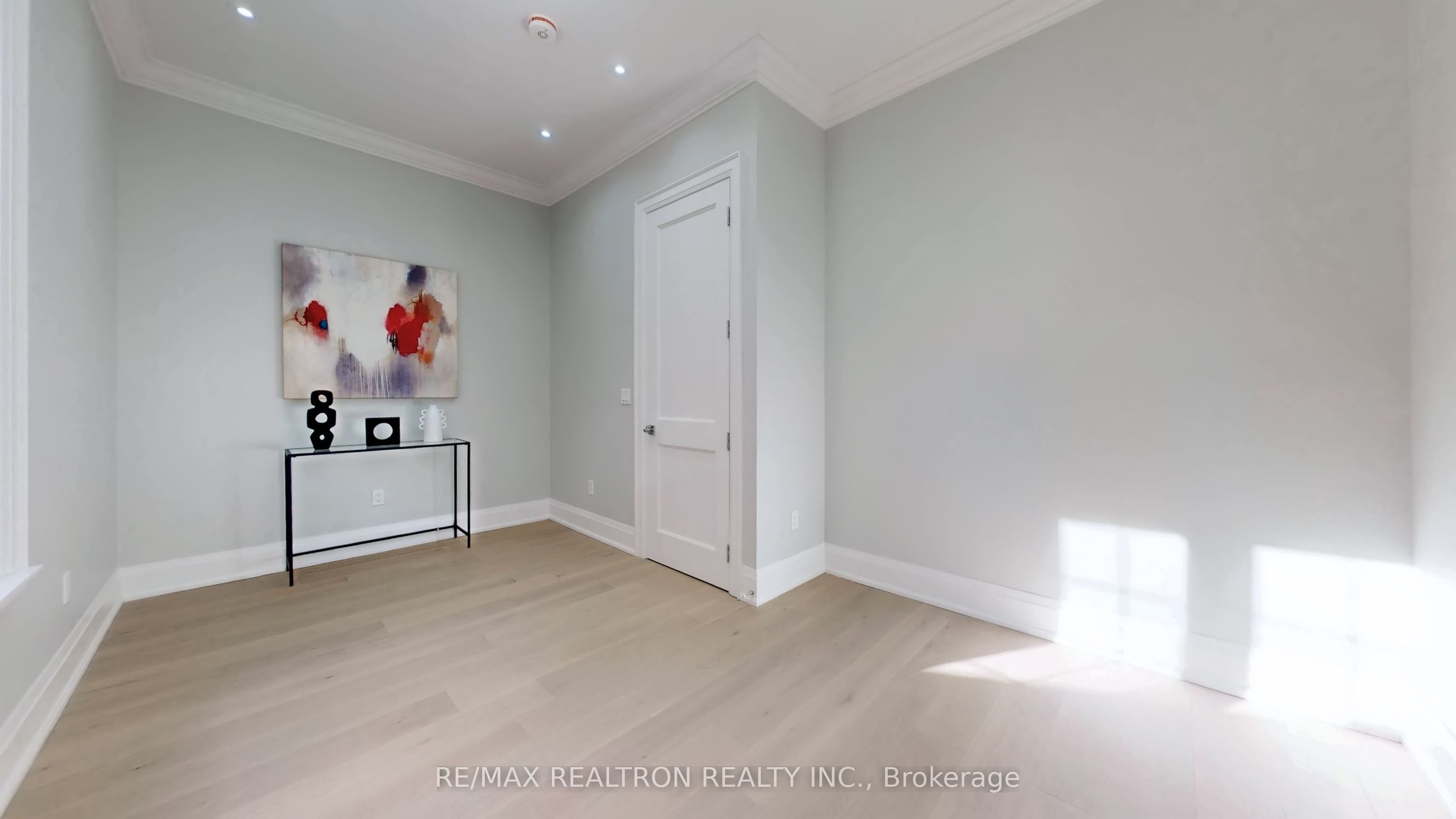 9 Roxaline Street Property Photo 18