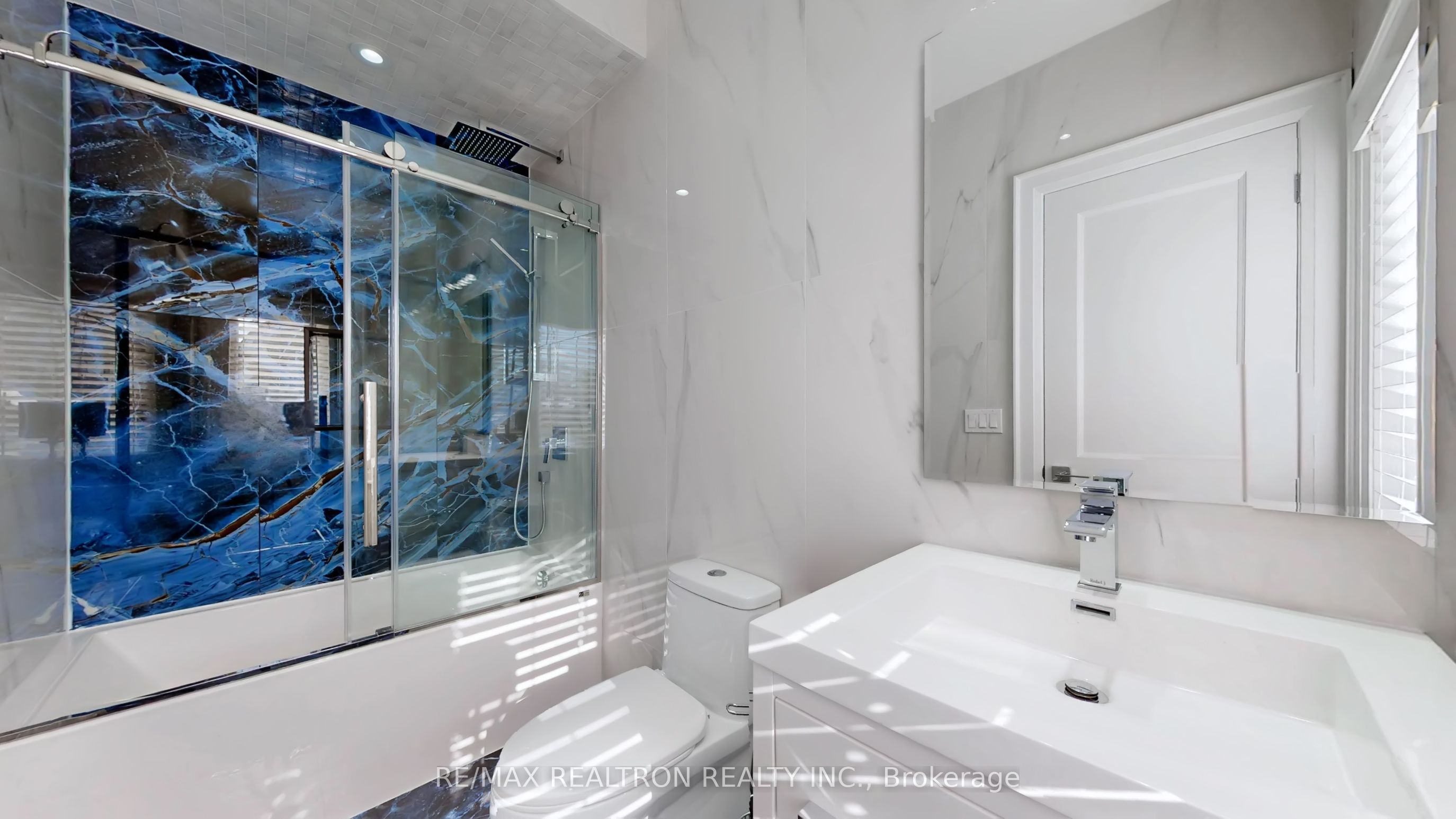 9 Roxaline Street Property Photo 30