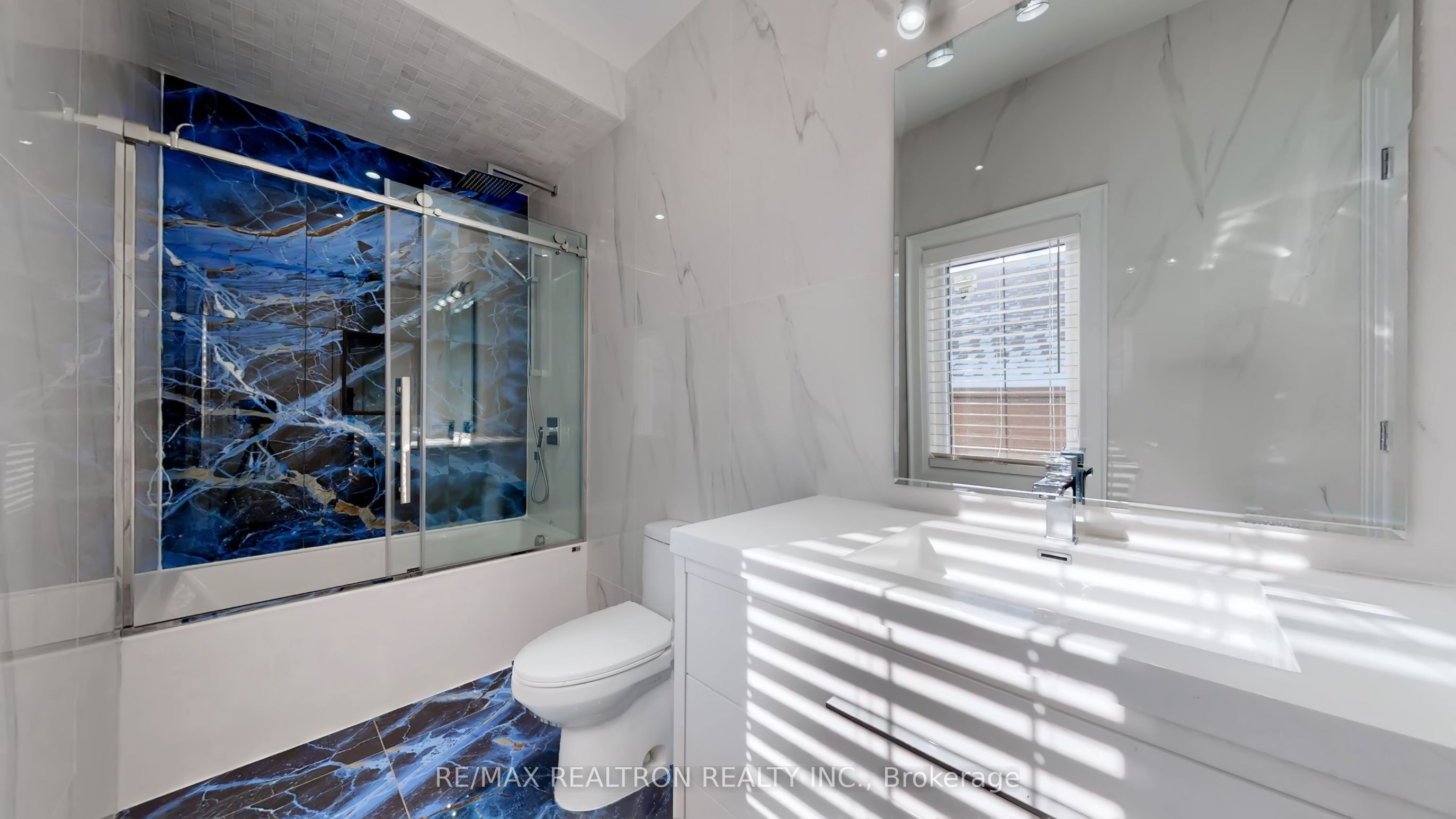 9 Roxaline Street Property Photo 32
