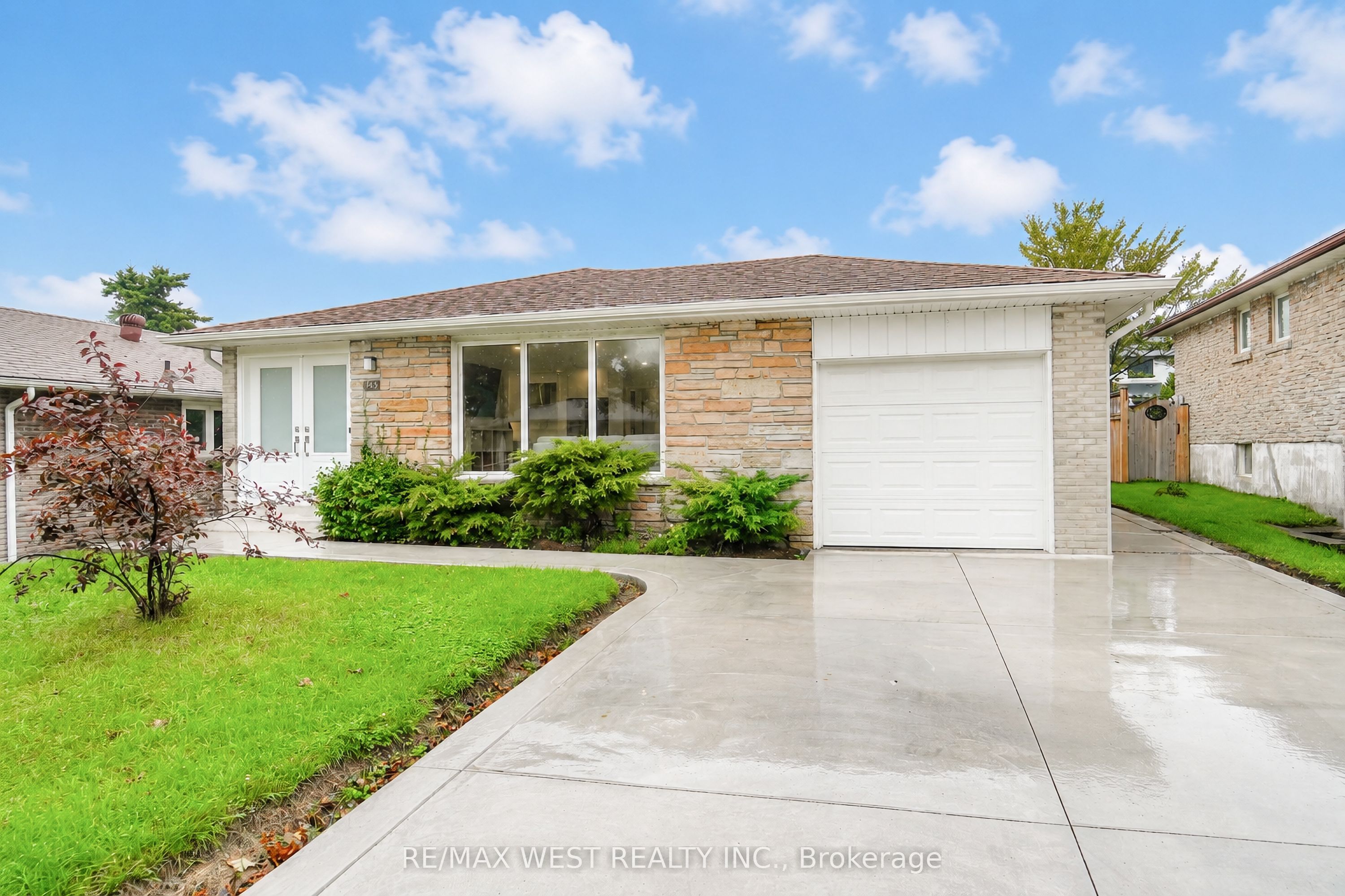 765 Dodsworth Crescent Property Photo 1