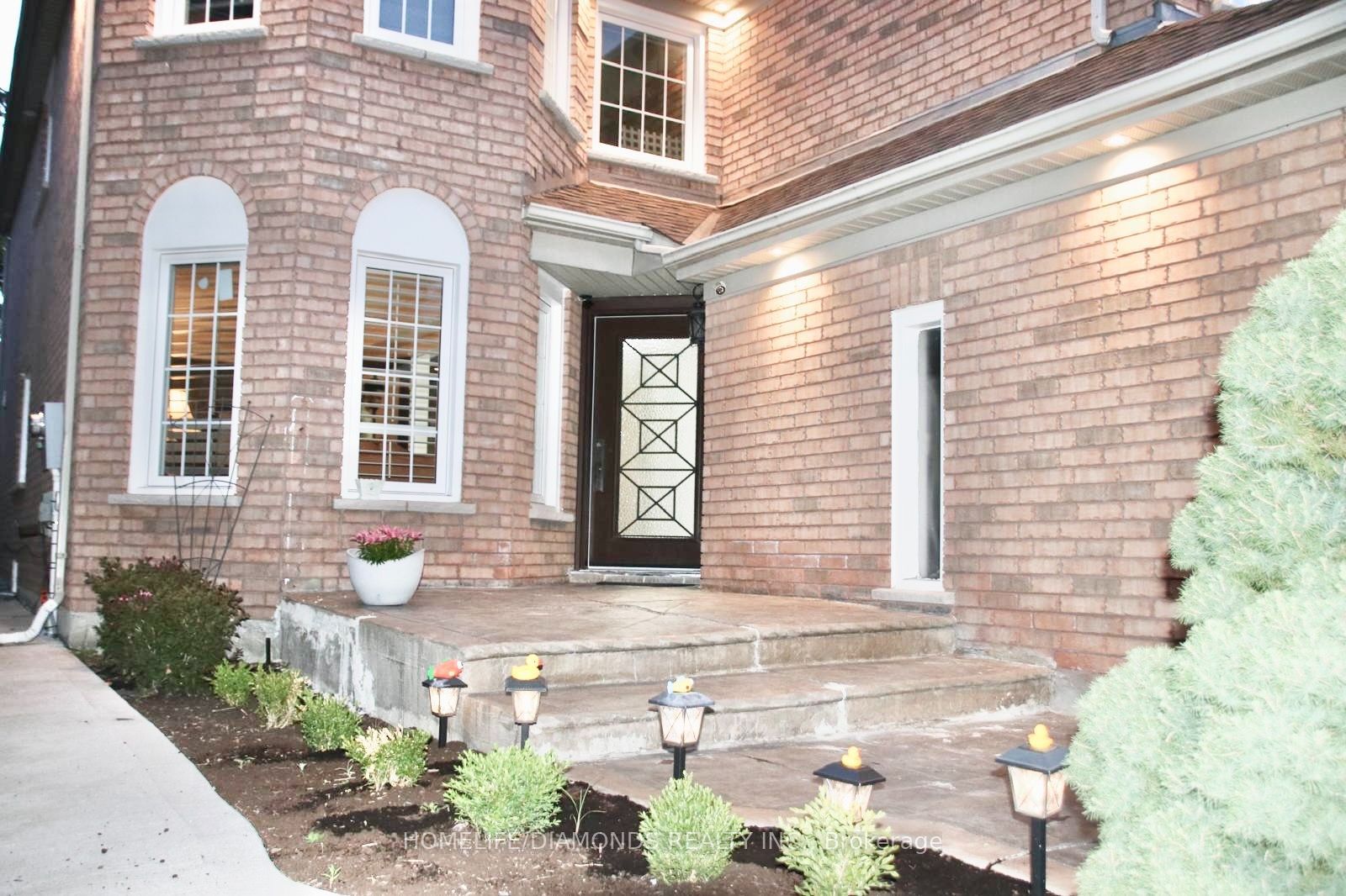 186 Fernforest Drive Property Photo 3