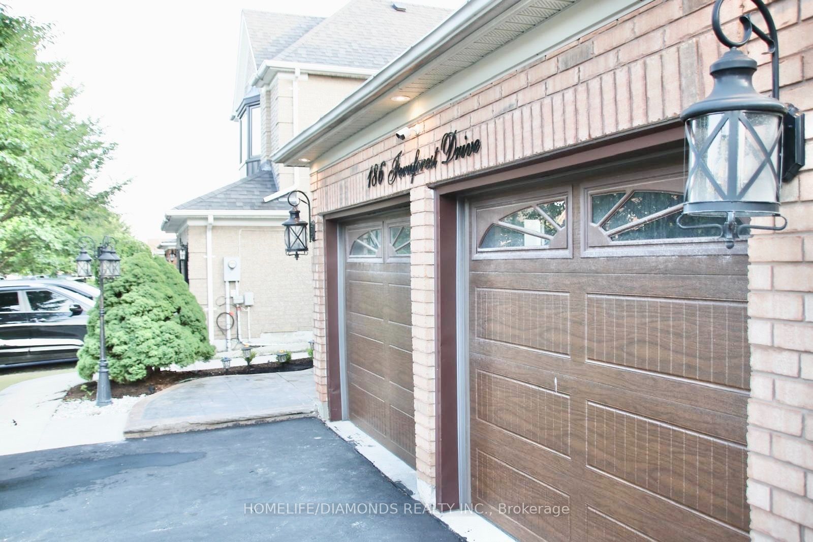 186 Fernforest Drive Property Photo 4