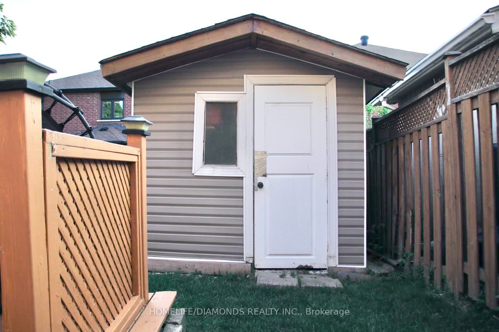 186 Fernforest Drive Property Photo 24