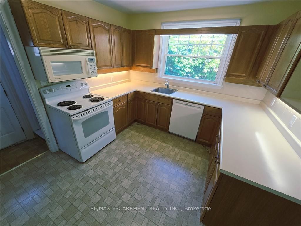2047 James Street Property Photo 5