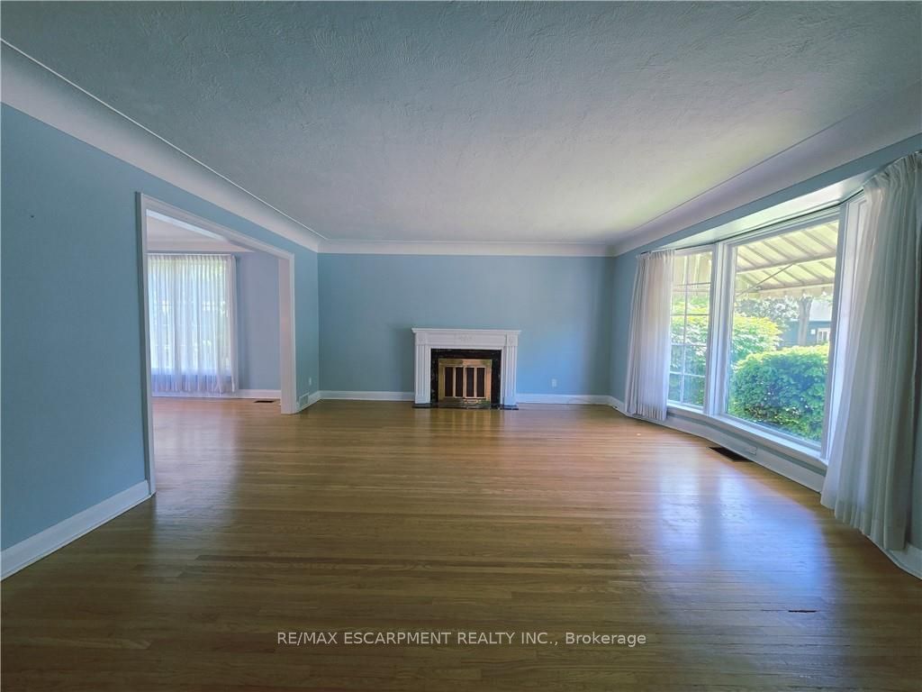 2047 James Street Property Photo 7