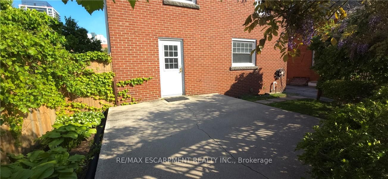 2047 James Street Property Photo 22