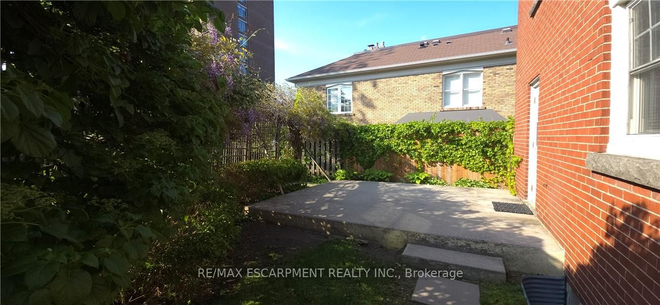 2047 James Street Property Photo 23