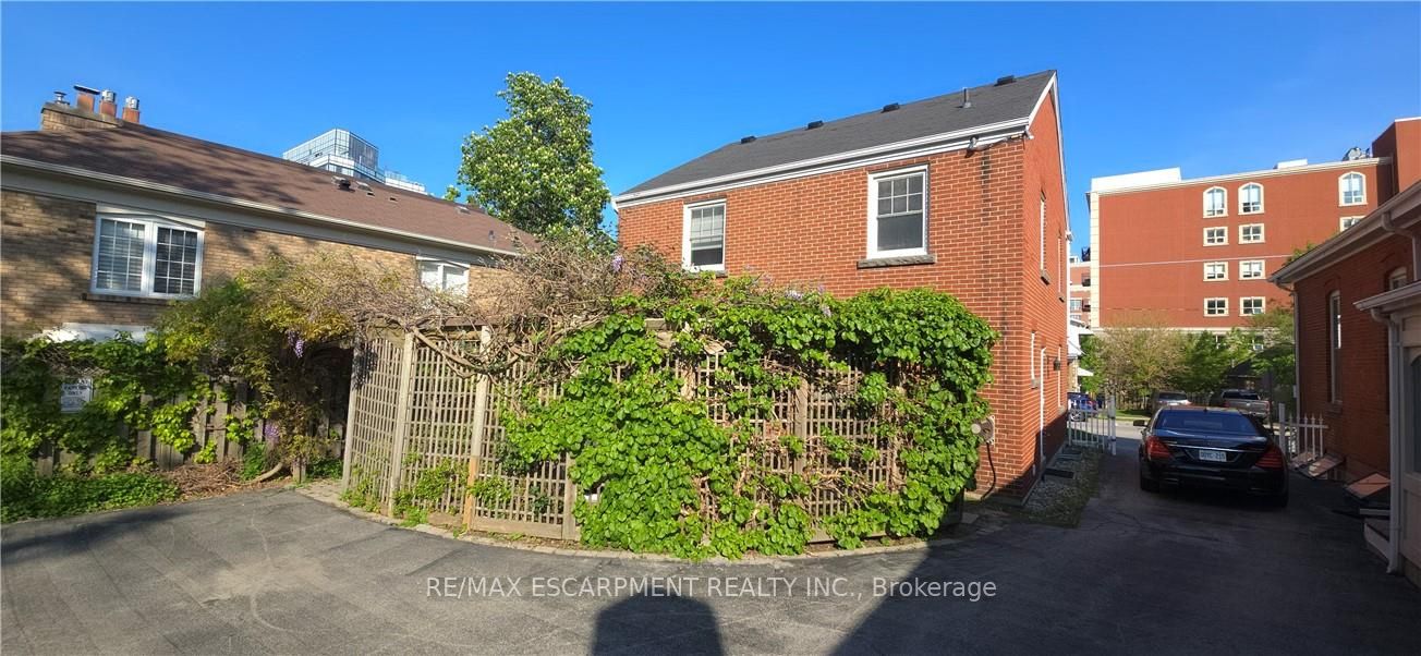 2047 James Street Property Photo 24
