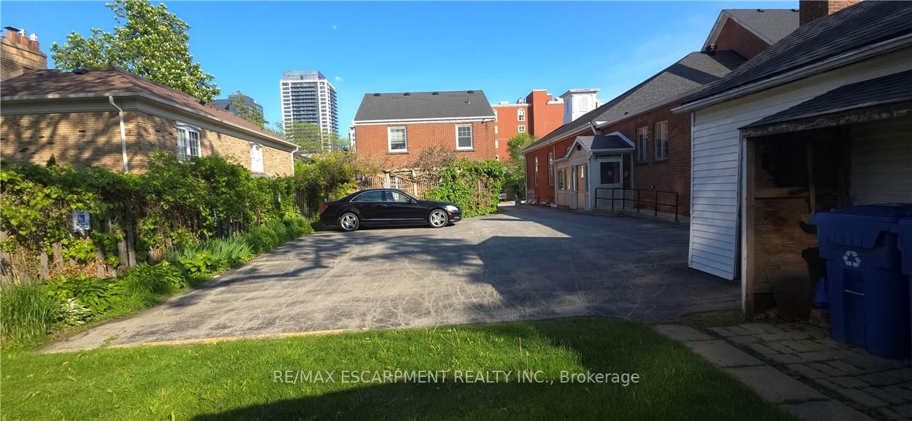 2047 James Street Property Photo 25