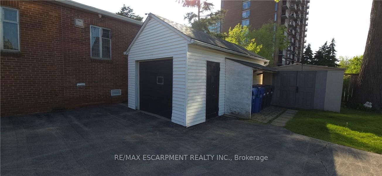 2047 James Street Property Photo 26