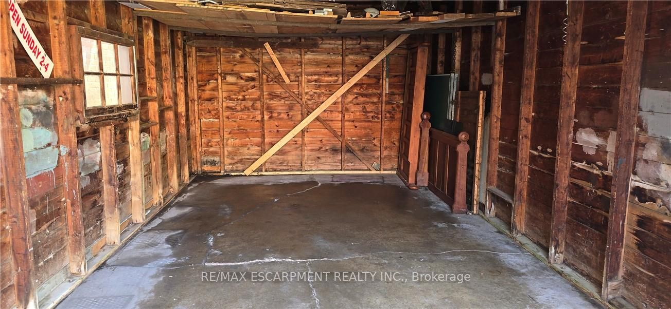 2047 James Street Property Photo 28