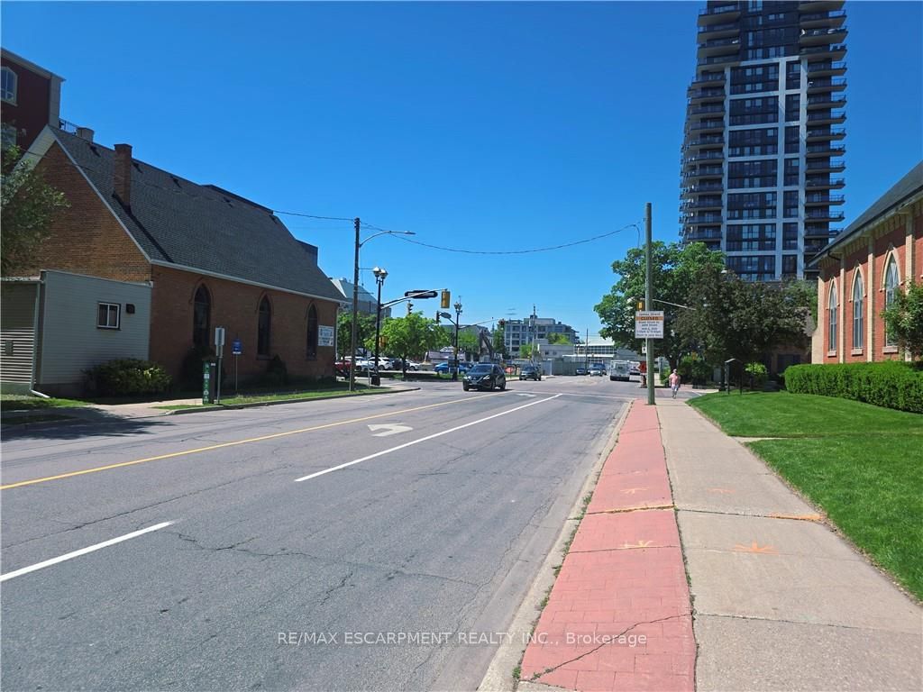 2047 James Street Property Photo 29