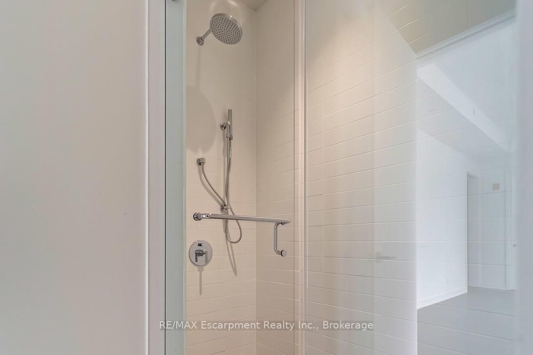 123 Maurice Drive 201 Property Photo 9