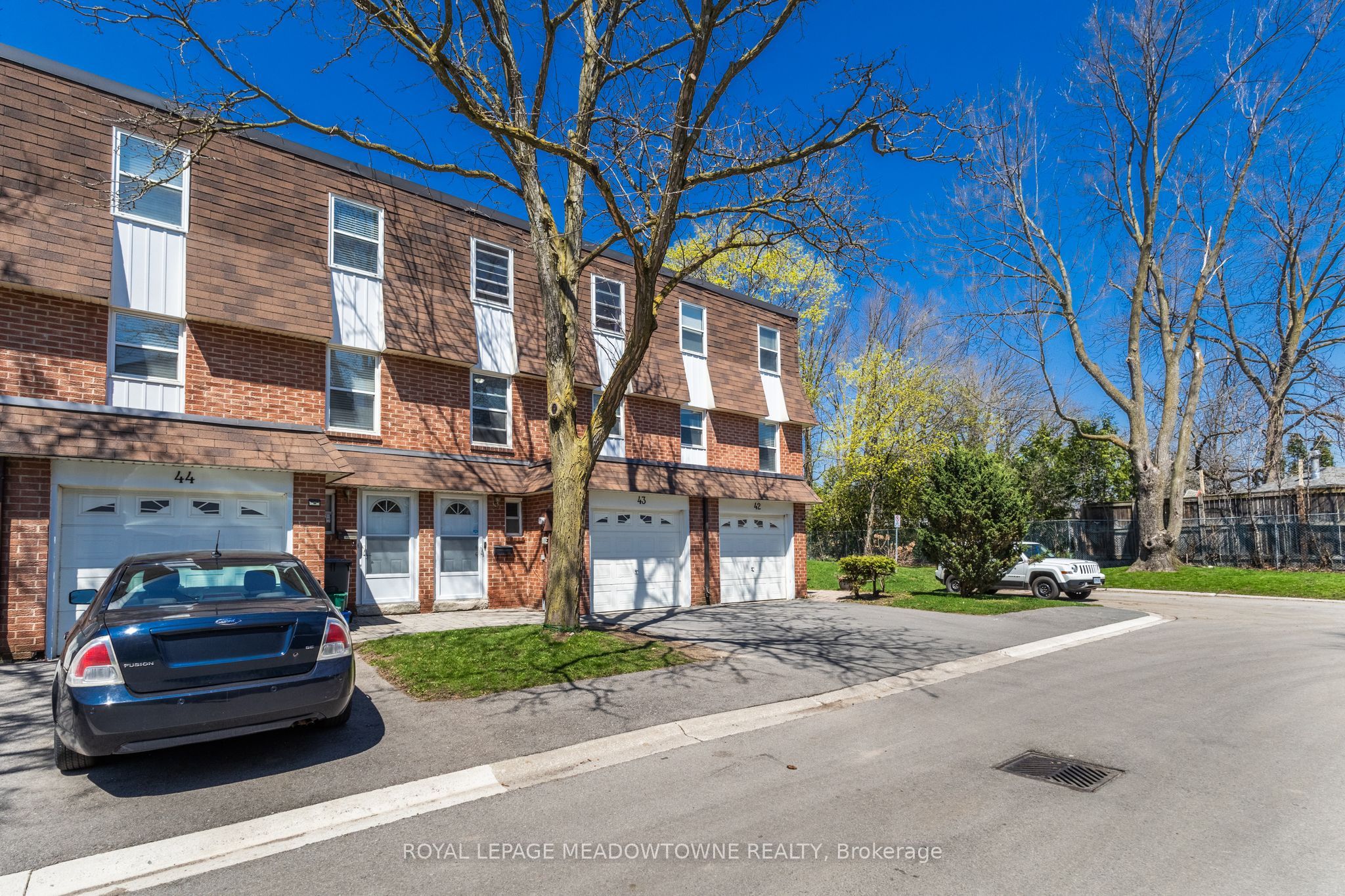 235 Bronte Street 43 Property Photo 2