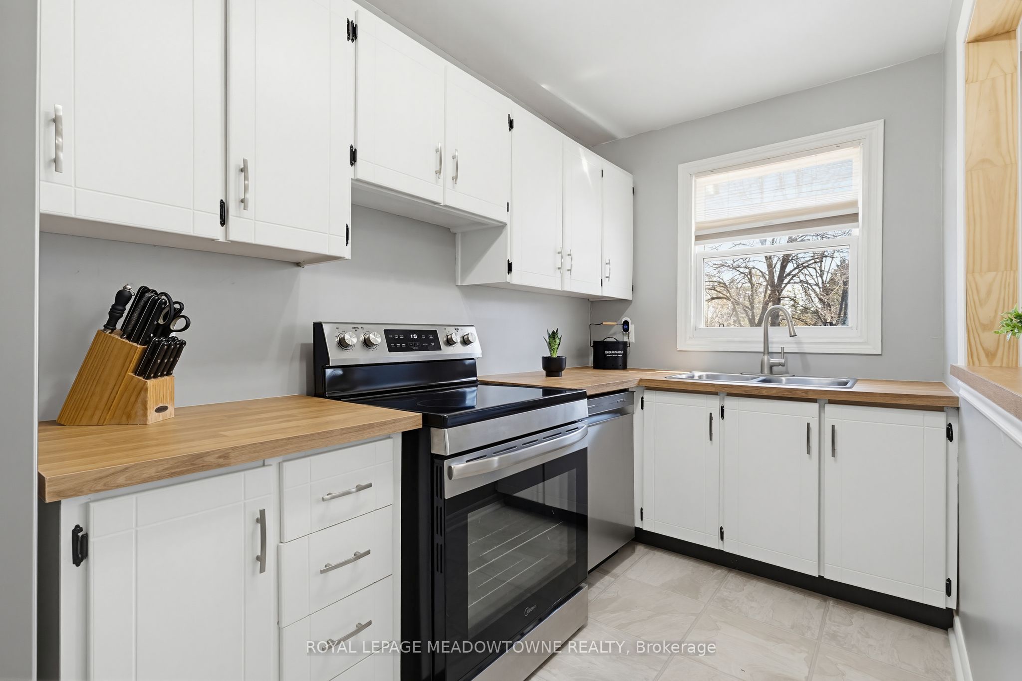 235 Bronte Street 43 Property Photo 12