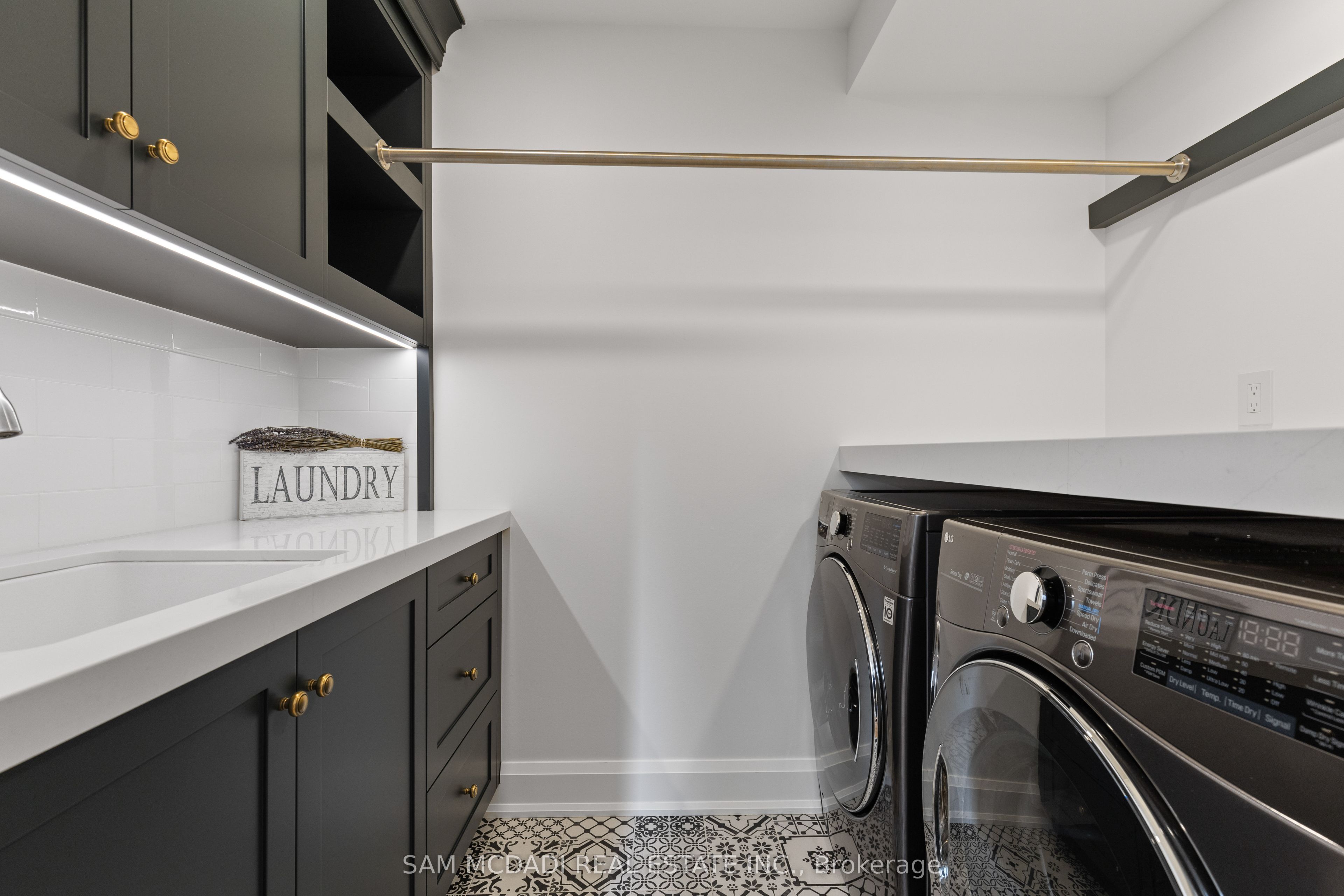 4 Iroquois Avenue Property Photo 26