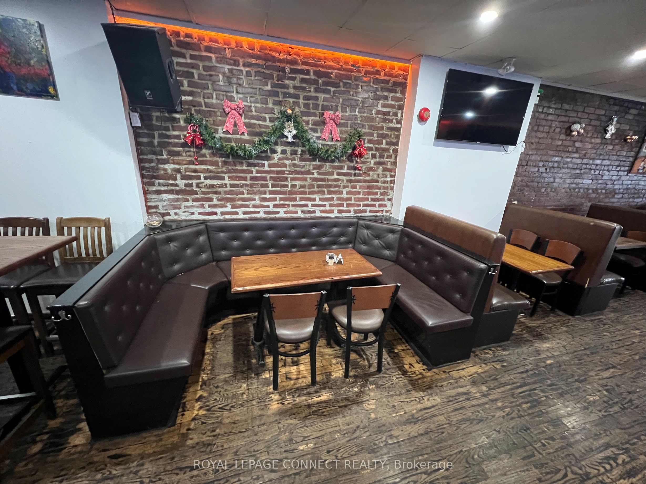 965 Bloor Street W Property Photo 2