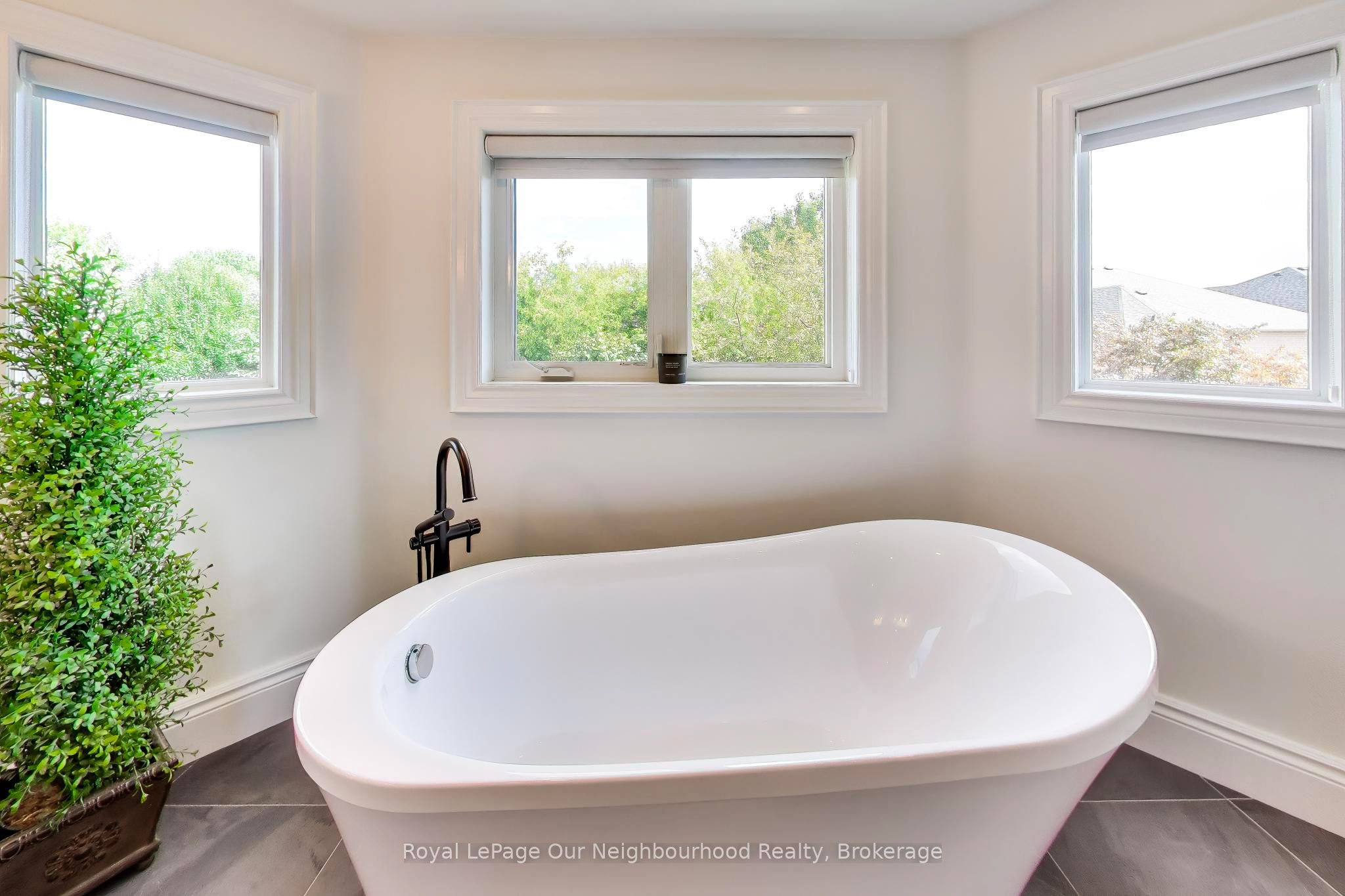 2324 Woodcrest Drive Property Photo 17